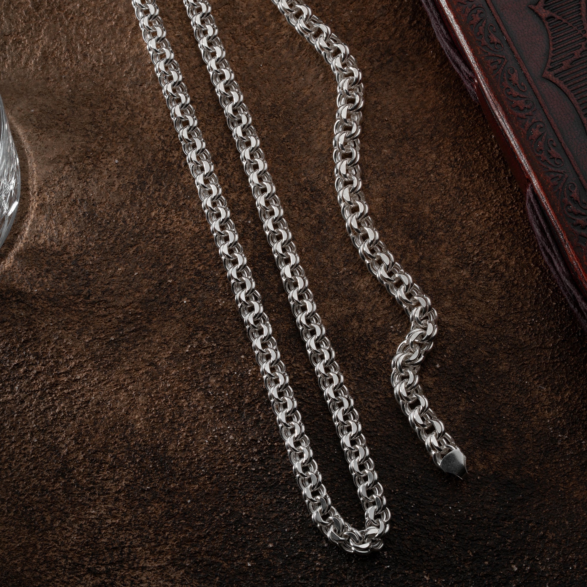 Anhänger-Kette aus 925er Silber von Ketten Boss, detaillierte Silberkette mit filigranem Design.