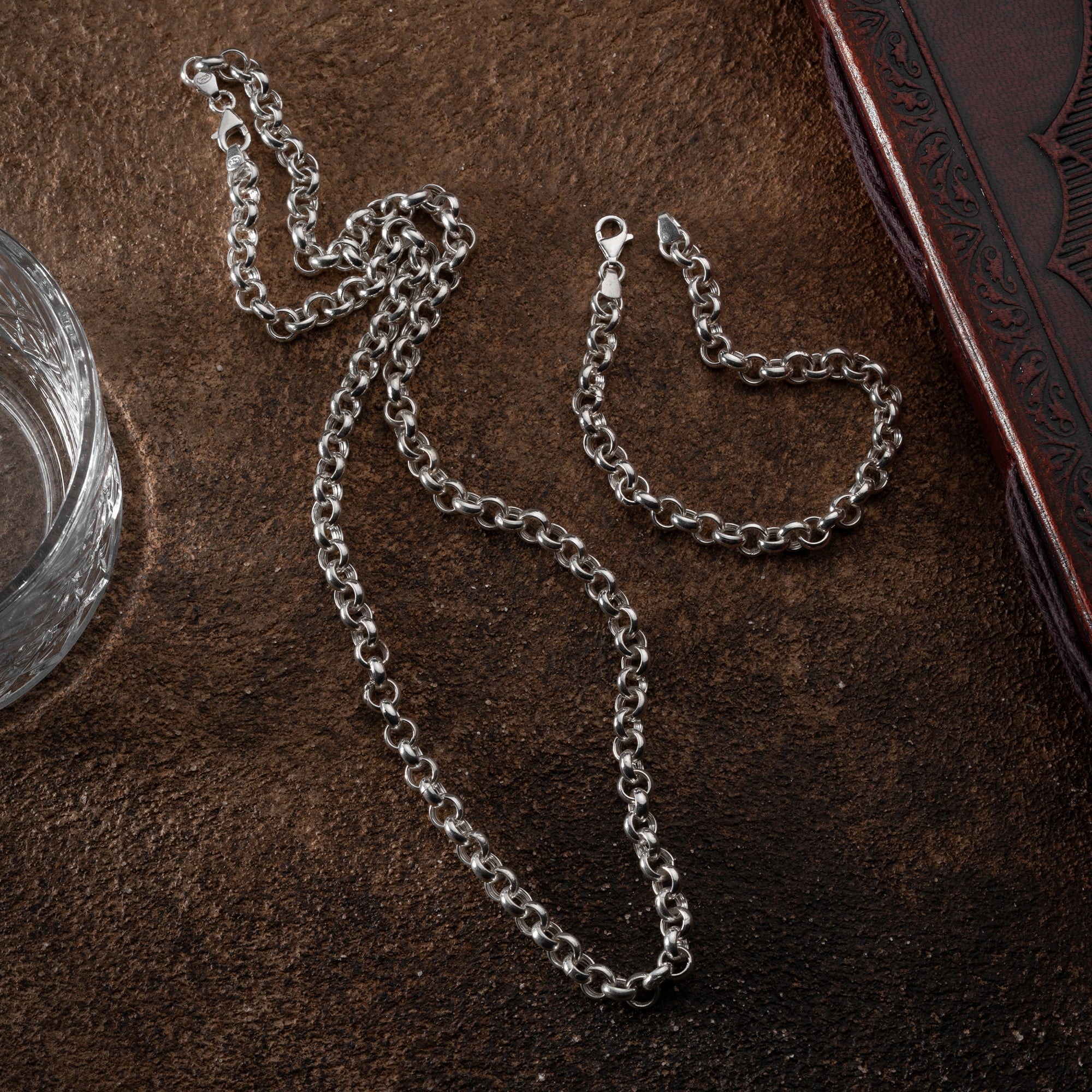 Großes Silber-Ohrrset von Ketten Boss, 925er Sterlingsilber, mit eleganten, klassischen Designs für Damen.