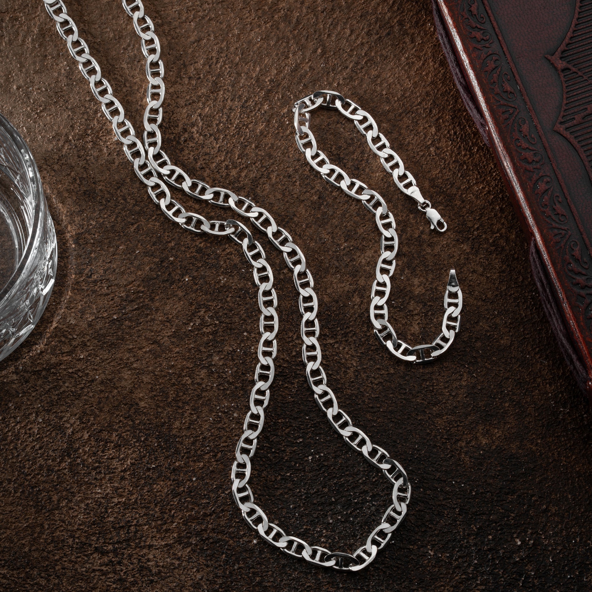 Cuban Link Set aus 925 Silber von Ketten Boss, zeigt die glänzenden, massiven Silberketten mit klassischem Design.
