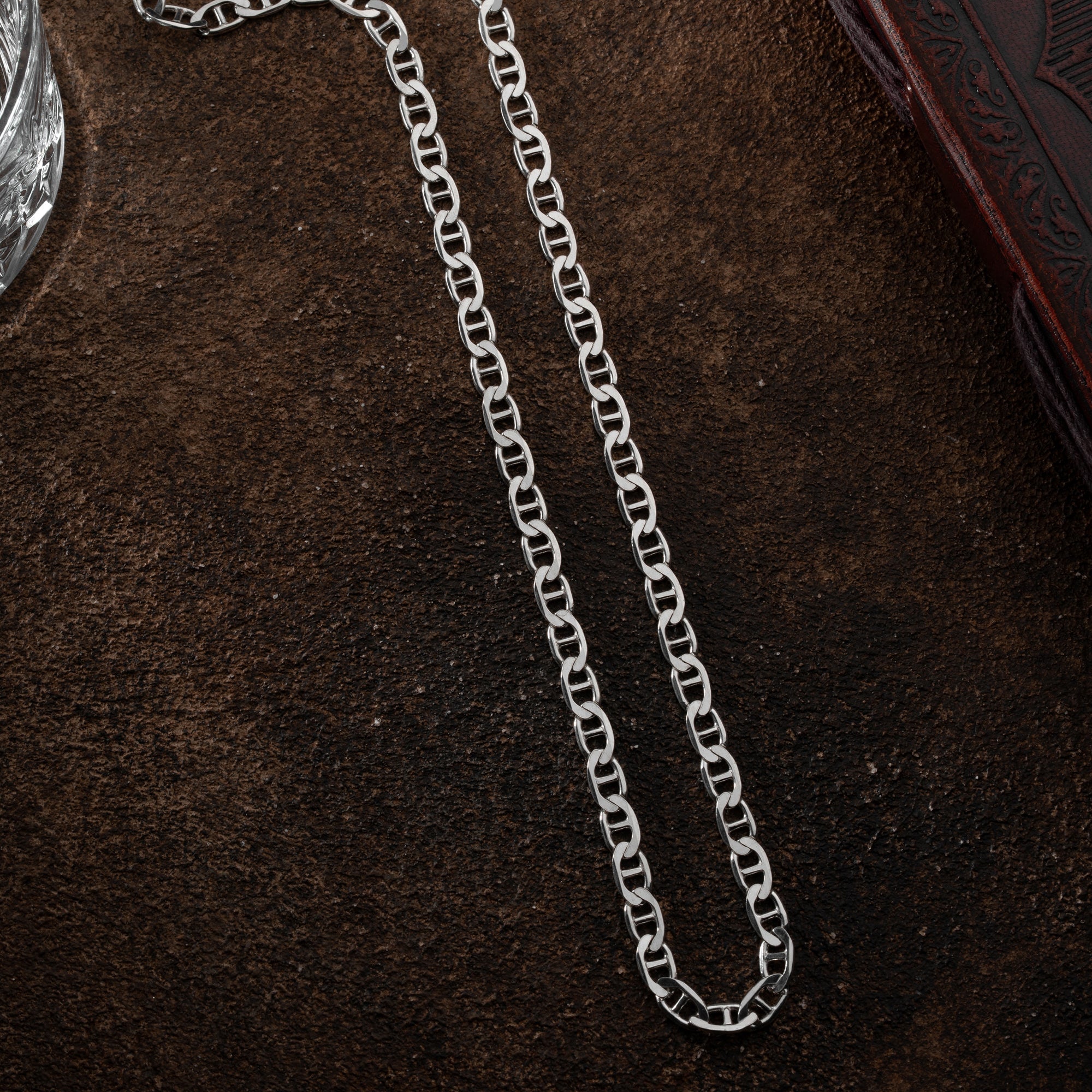 Cuban Link Halskette aus 925 Silber von Ketten Boss, detailreiche Kettenstruktur, glänzender Schmuck für Männer und Frauen