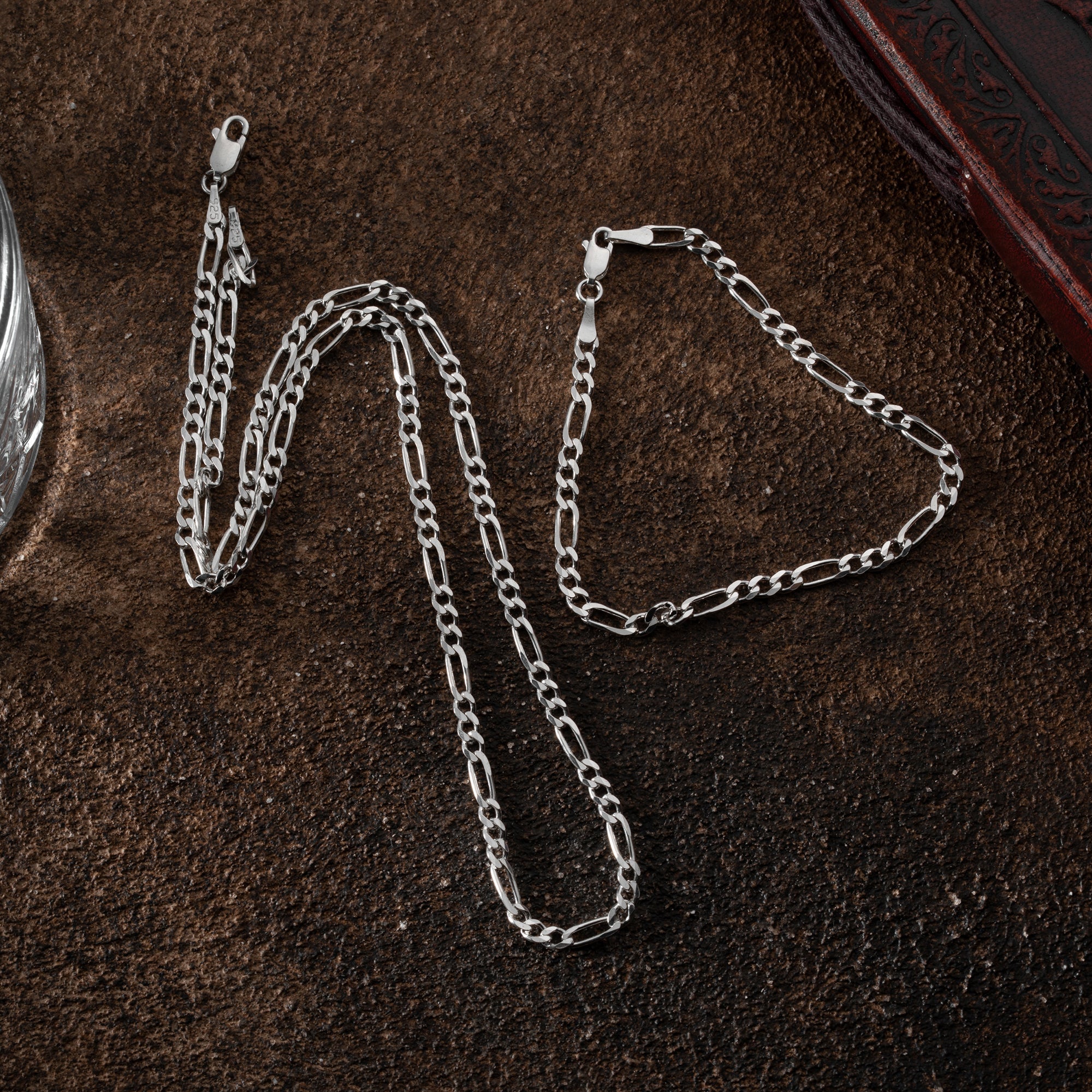 Großes Figaro-Ketten-Set aus 925er Silber von Ketten Boss, detailreiche Schmuckstücke im XXL-Design.