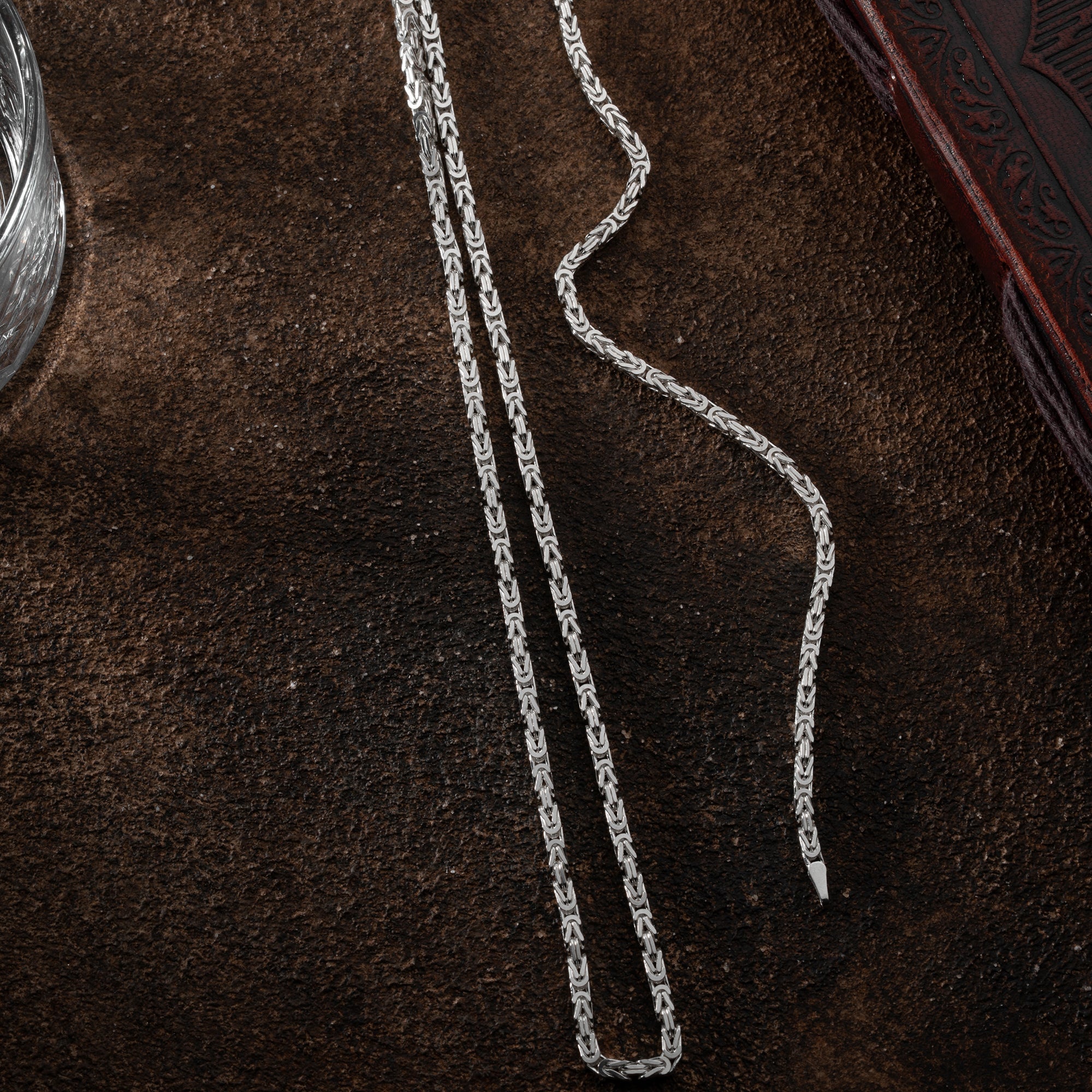 Glänzende 4 mm Königskette aus 925 Silber von Ketten Boss, Nahaufnahme der hochwertigen Silberkette.