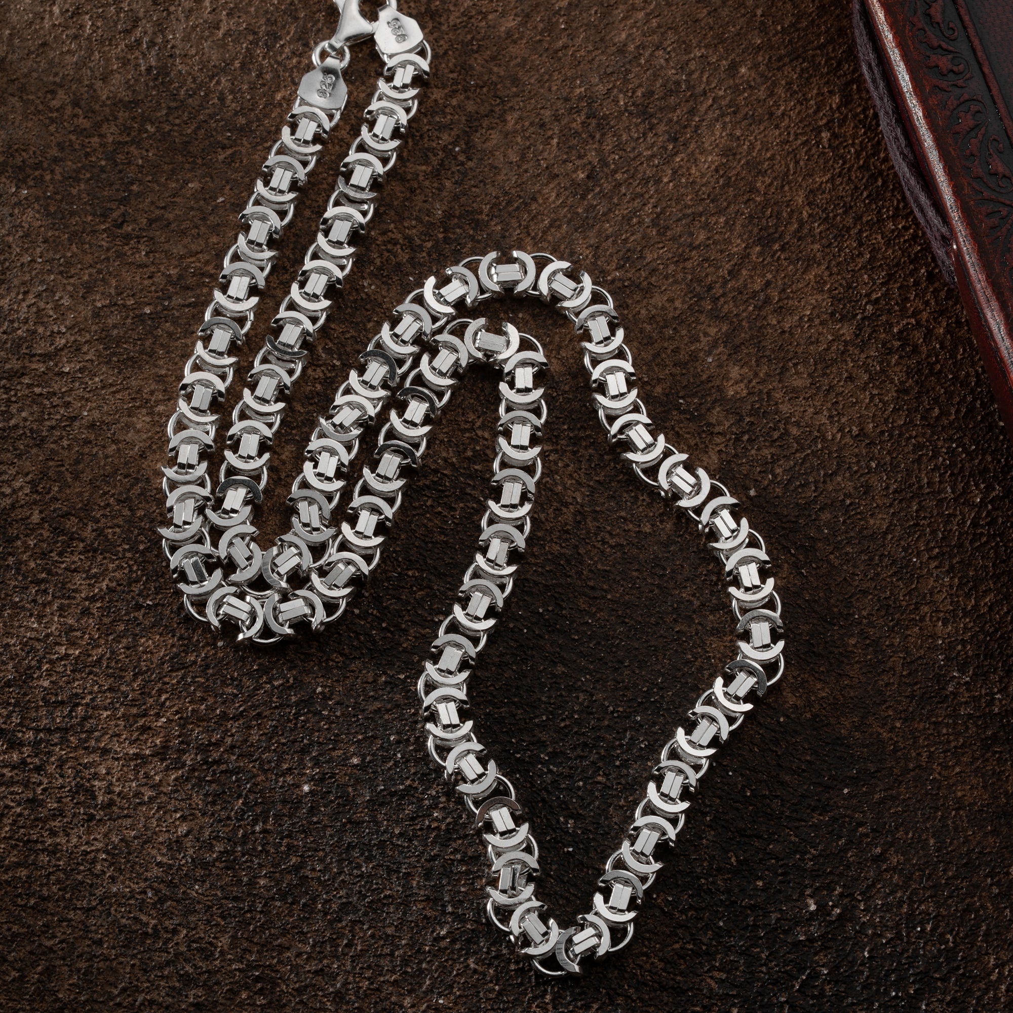 Echte silberne Flach-Kette von Ketten Boss, 925 Sterlingsilber, zeigt die glatte, flache Design der Halskette.