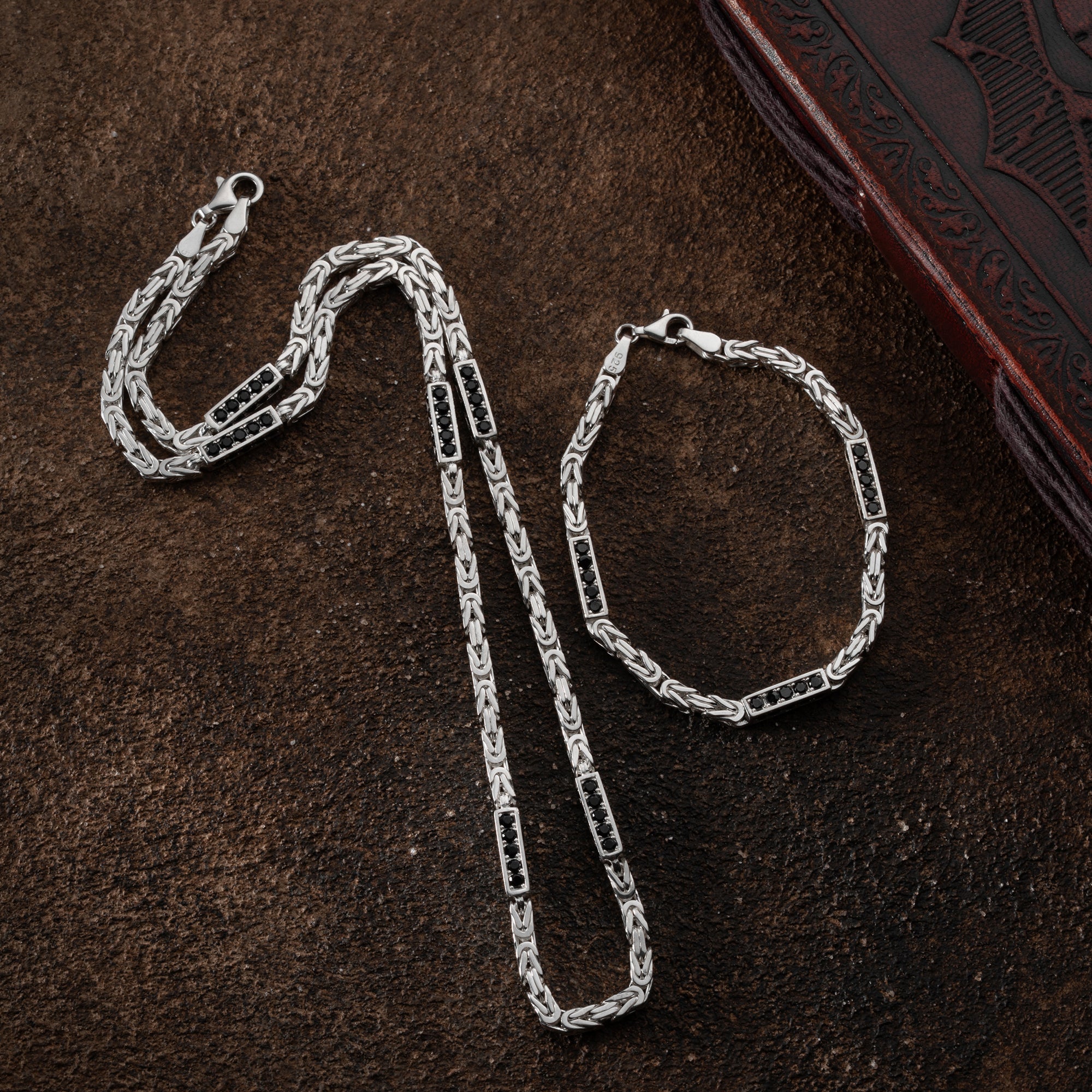 Schwarzes Strass-Kettenset mit 4mm Ketten aus 925 Silber, von Ketten Boss, detailreiche Aufnahmen der eleganten Schmuckkette