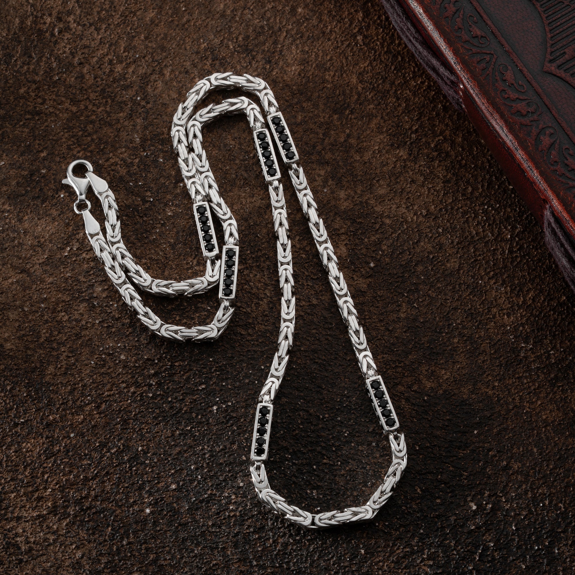 Königskette Black Strass 4mm aus 925 Silber, glänzende schwarze Kette mit Strasssteinen, für eleganten Schmuckstil.