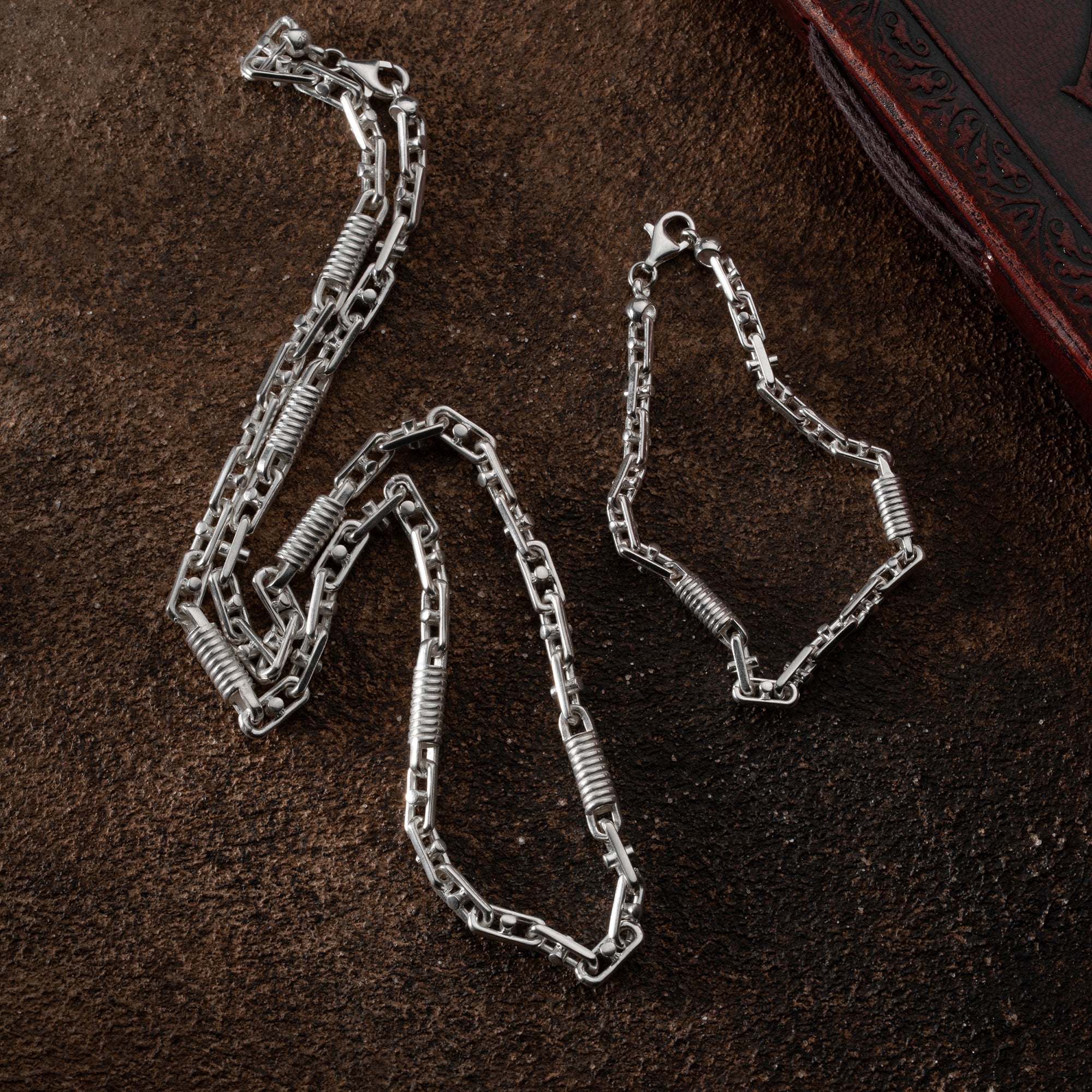 925 Silber MONTECARLO Set von Ketten Boss mit Halskette und Armband, elegante Schmuckstücke im Detail fotografiert