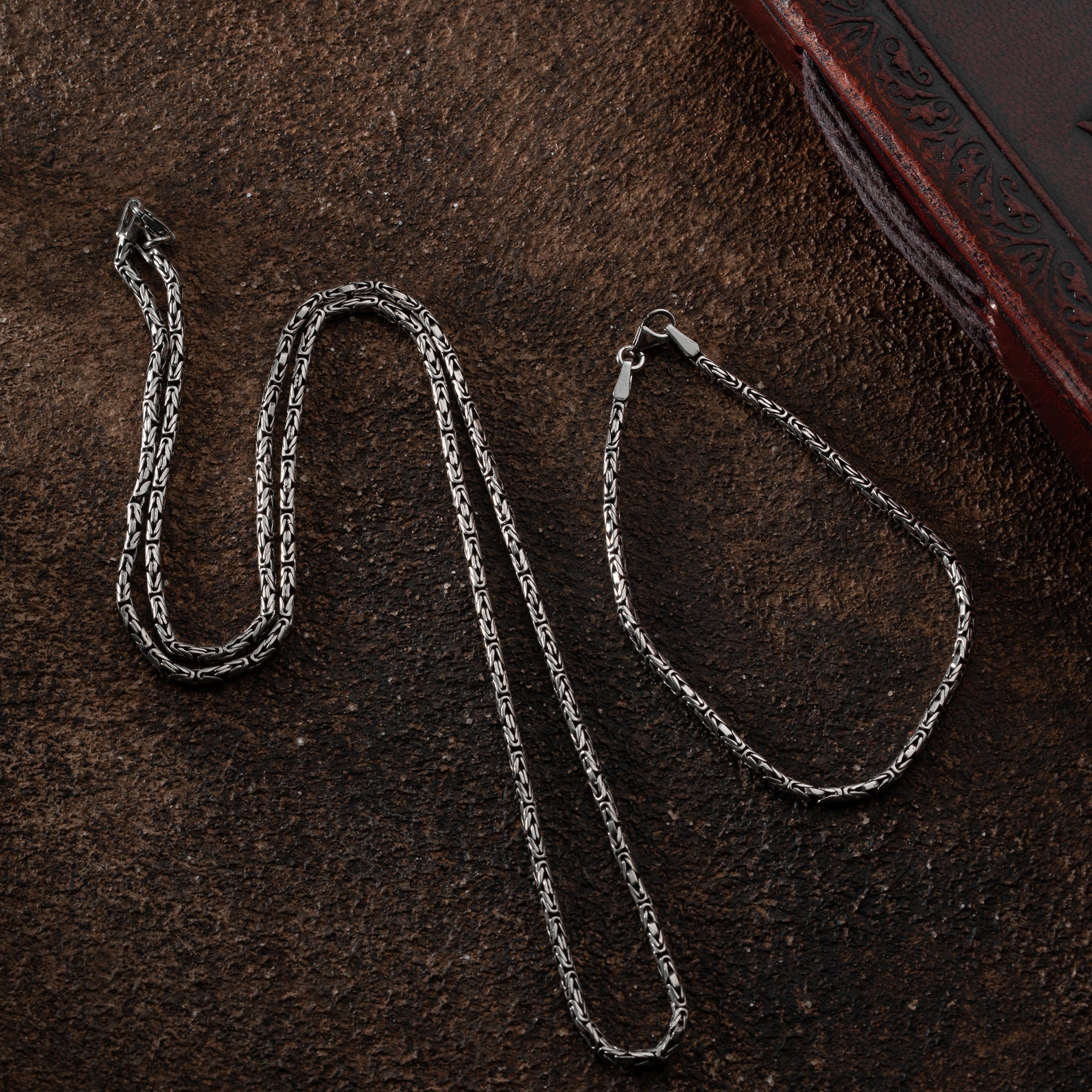 Ovaler Königskette 2mm Set aus 925 Silber, detailreiche Silberschmuckkette mit glänzendem Finish.