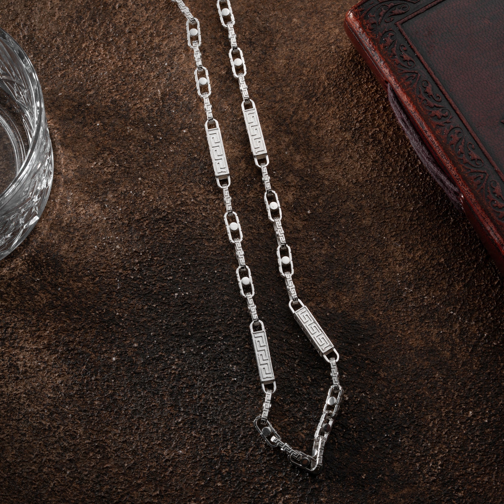 Papyros Halskette aus 925 Silber, elegante Ketten Boss Schmuck mit filigranem Design, Nahaufnahme des Kettenverschlusses