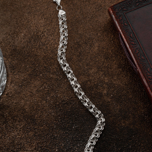 ANSER Armband aus 925 Silber, 6 mm breit, von Ketten Boss, zeigt das elegante silberne Armband mit glatter Oberfläche.