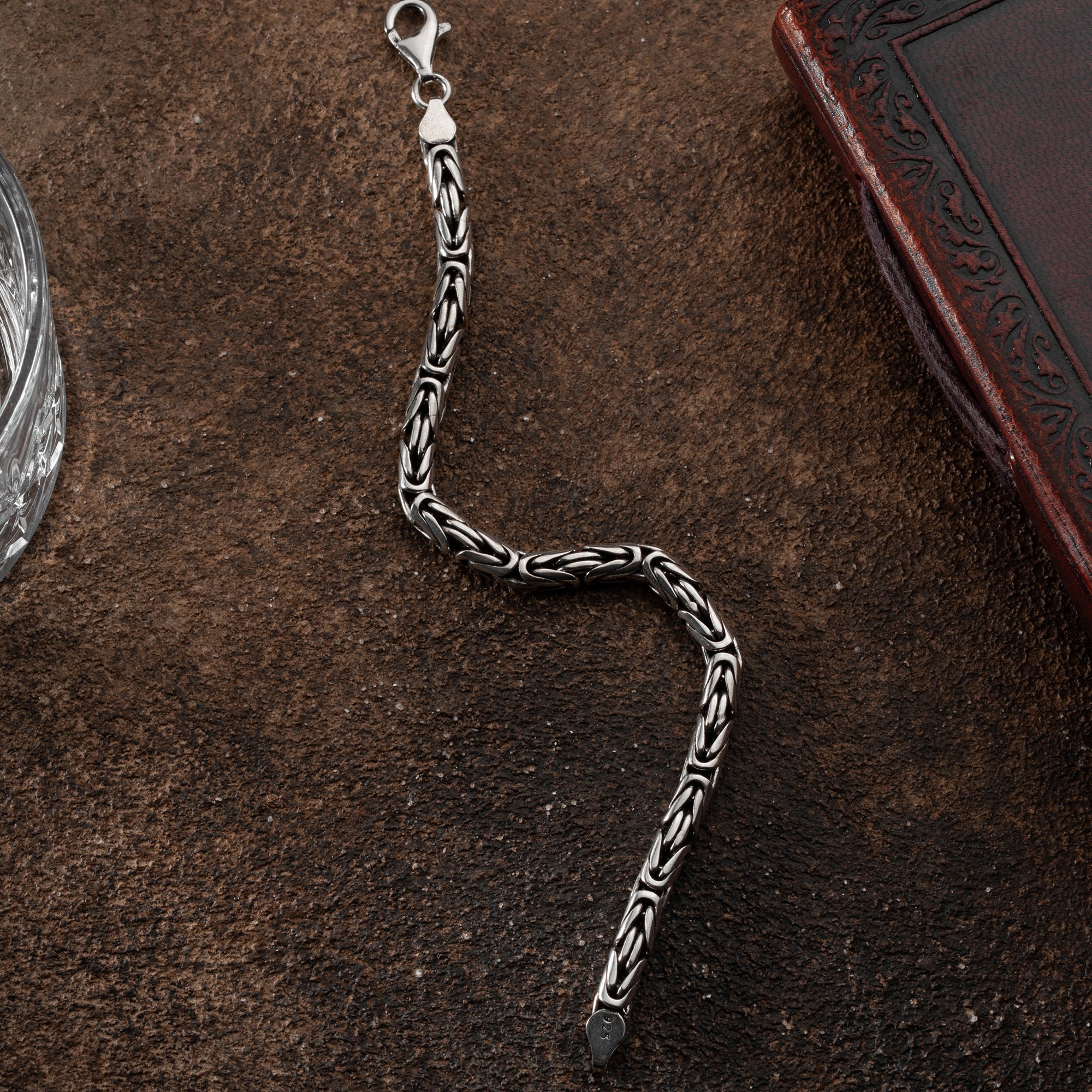 Ovales oxidiertes Kettenarmband aus 925 Silber, 5 mm breit, von Ketten Boss, sichtbar mit elegantem Glanz und feiner Verarbeitung