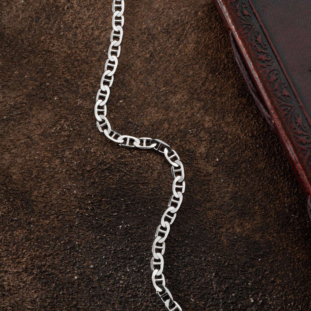Cuban Link Armband 6mm aus 925 Silber von Ketten Boss, glänzend, robustes Schmuckstück mit breiten Gliedern.