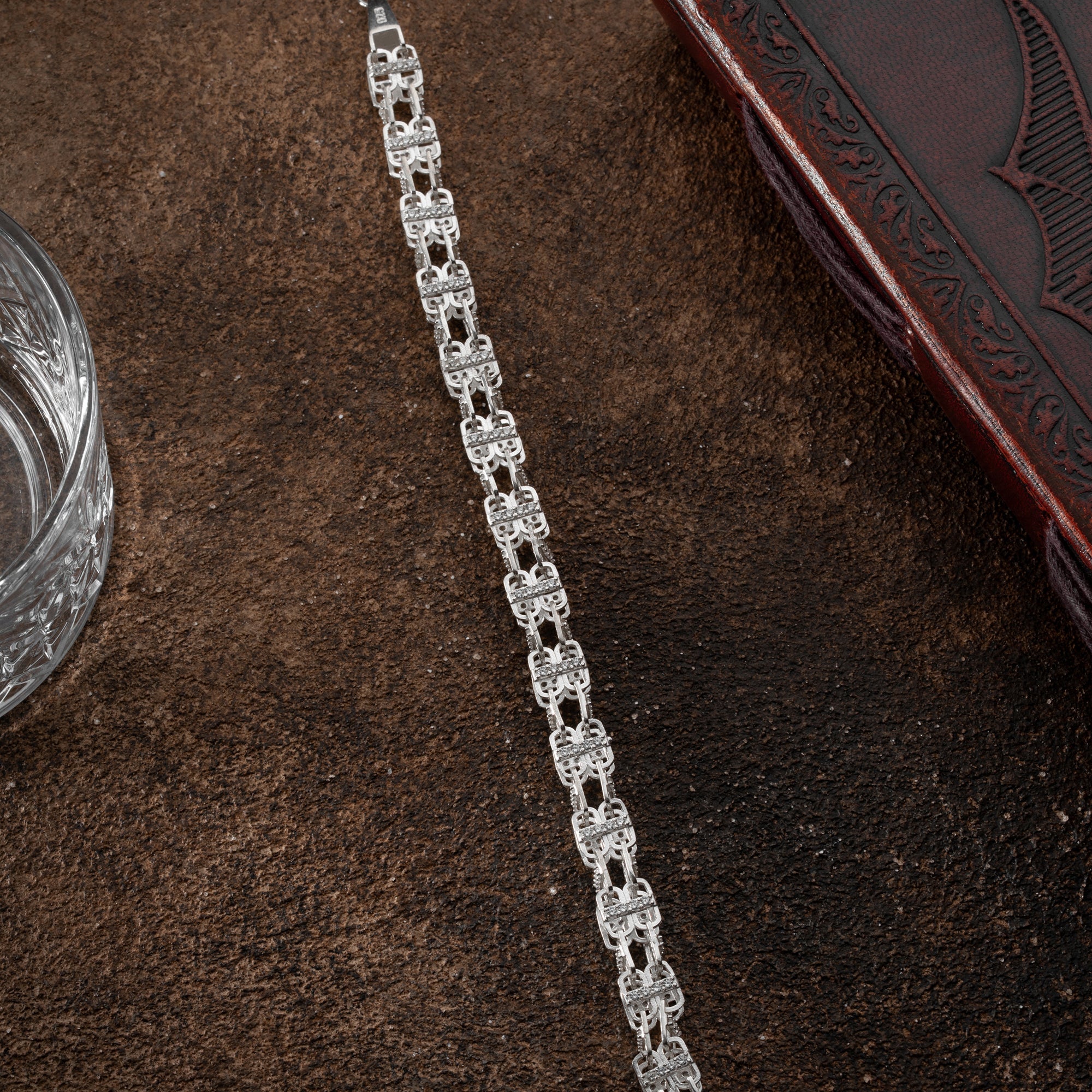 Massives 8mm KÄFIGARMBAND aus 925 Silber von Ketten Boss, detailreiche Silberschmuckaufnahme