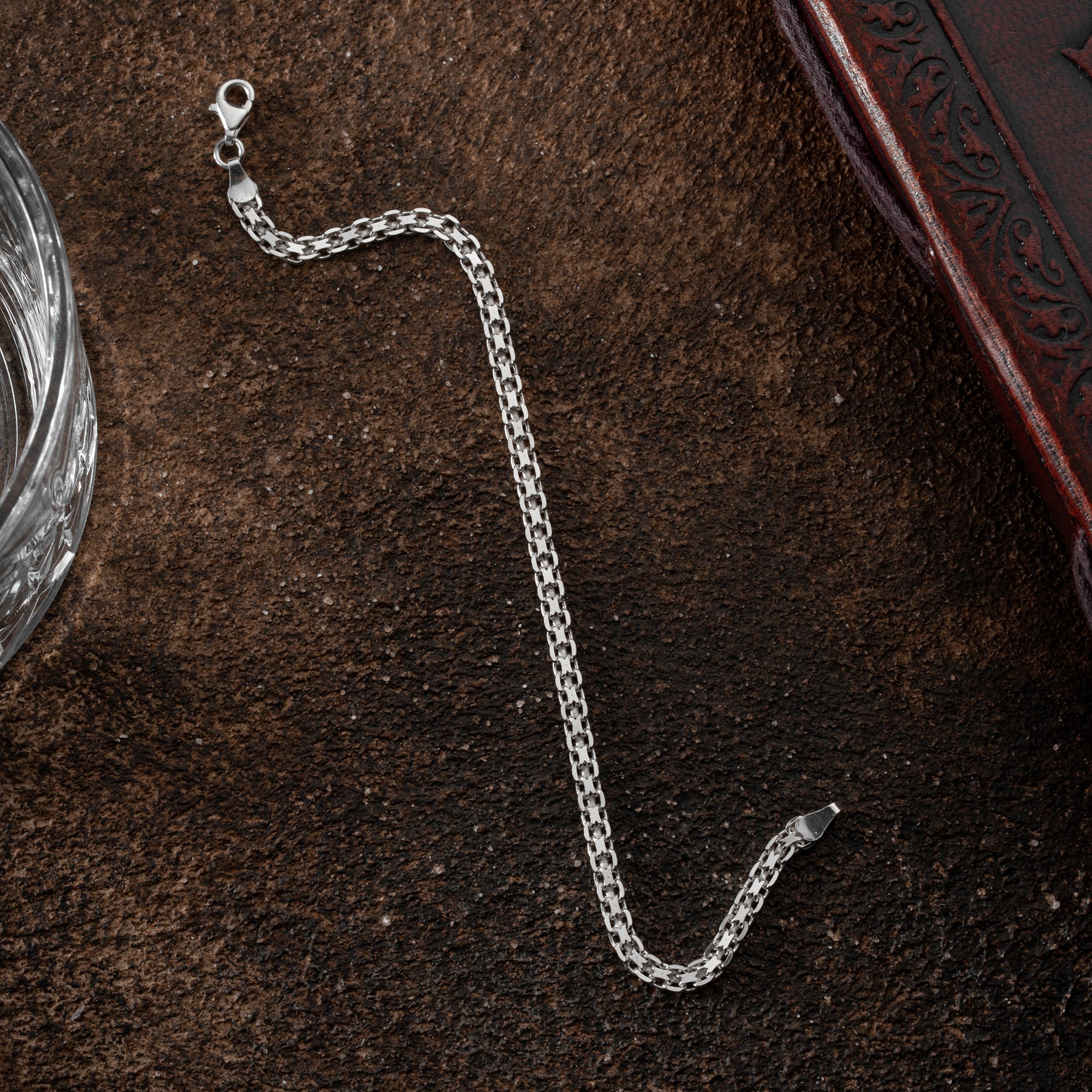 BISMARK Armband 4mm aus 925 Silber, elegantes Schmuckstück mit Ketten Boss Markenzeichen, detailreiche Oberfläche, raffinierte Handwerkskunst