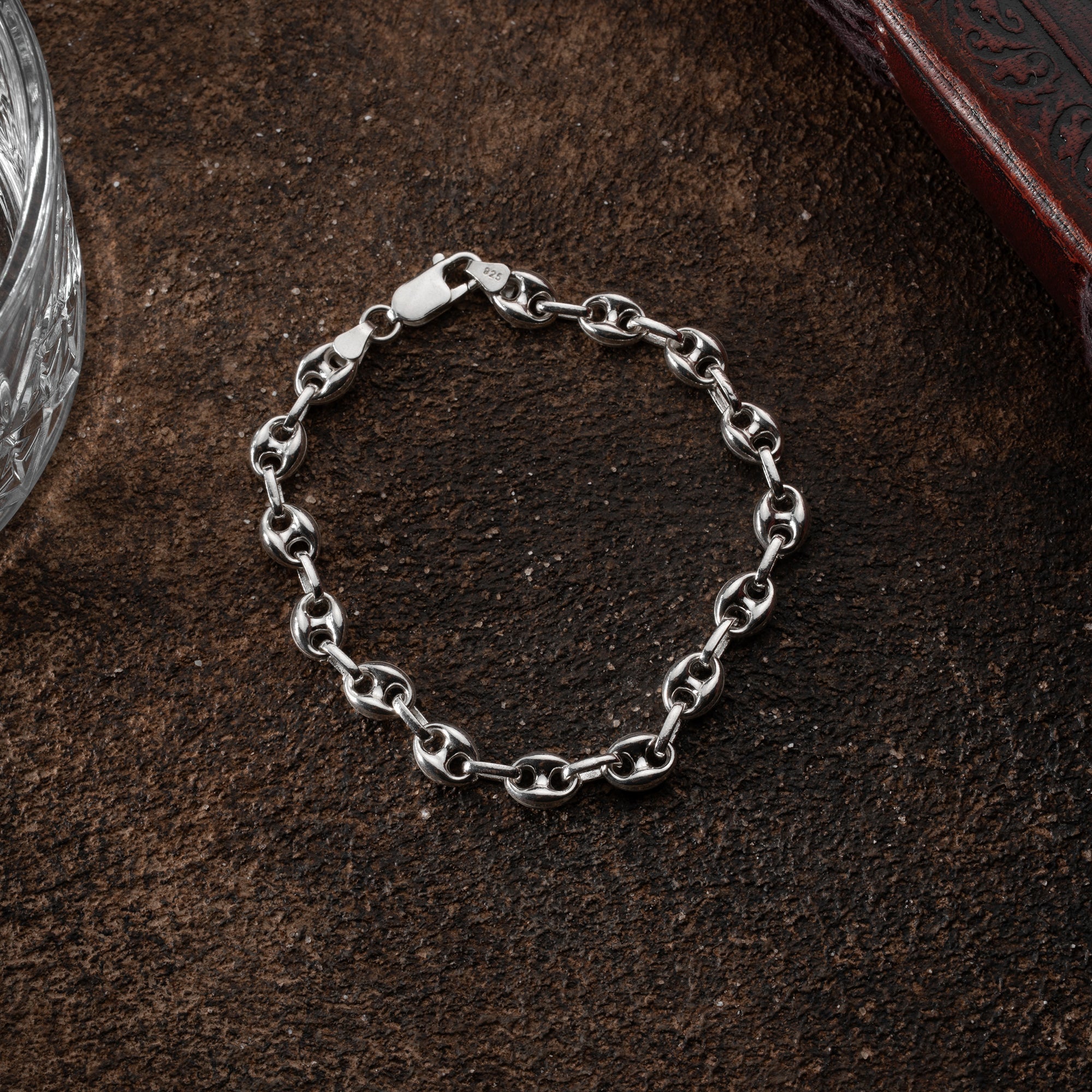 Silbernes Armband mit 6mm Breite vom Markenhersteller Ketten Boss, hochwertiges 925er Silber, detailreiche Handwerkskunst