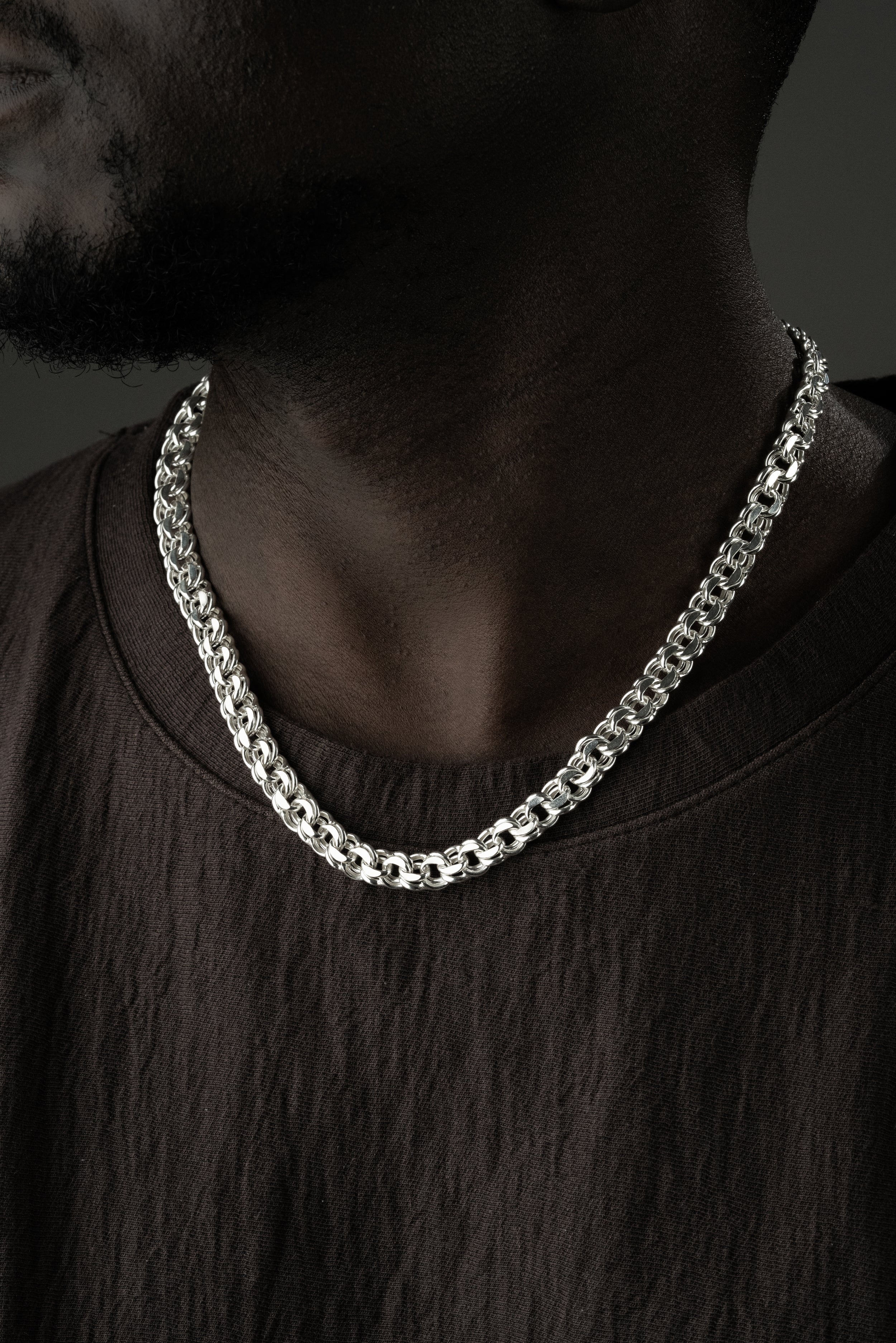 925 Silber Kette von Ketten Boss, elegante Anker-Design, glänzender Silberhalskette, sichtbare Kettenkonstruktion und feine Verarbeitung