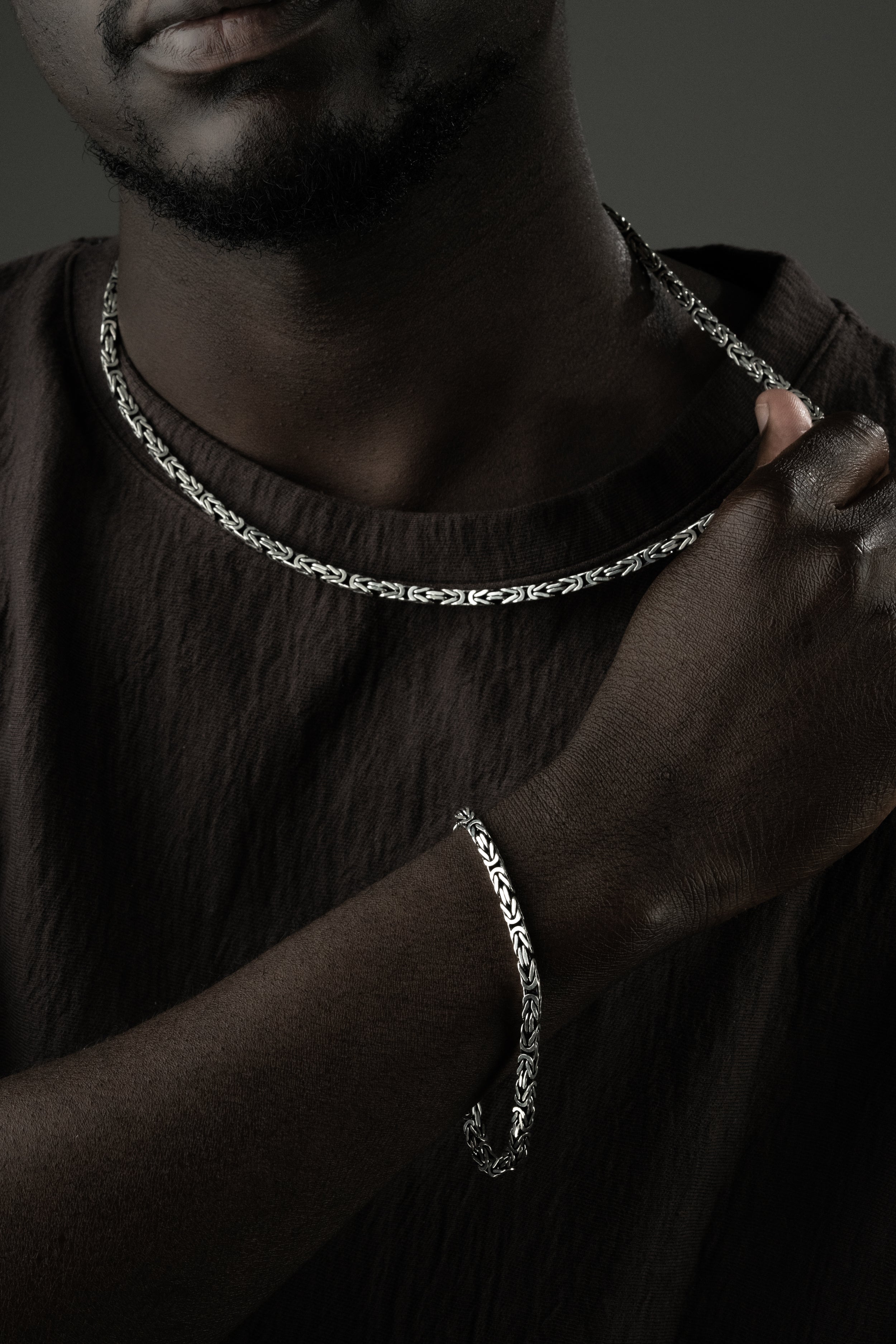 Silberkette 4 mm Set aus 925er Silber von Ketten Boss, detailreiche Kette mit glatter Oberfläche und hochwertigem Design