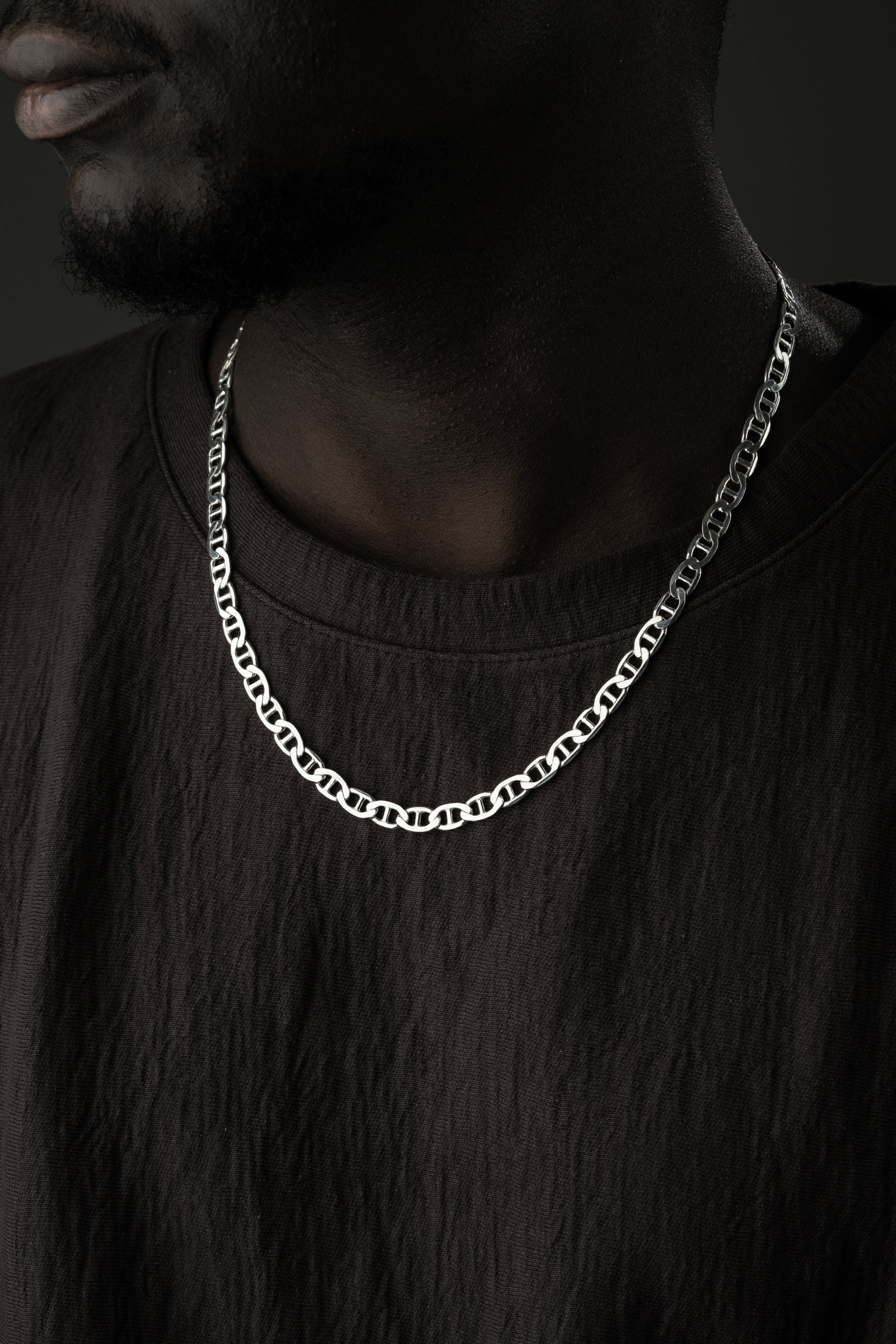 Cuban Link Halskette aus 925 Silber von Ketten Boss, detailreiche goldene Glieder, eleganter Schmuck für Männer und Frauen