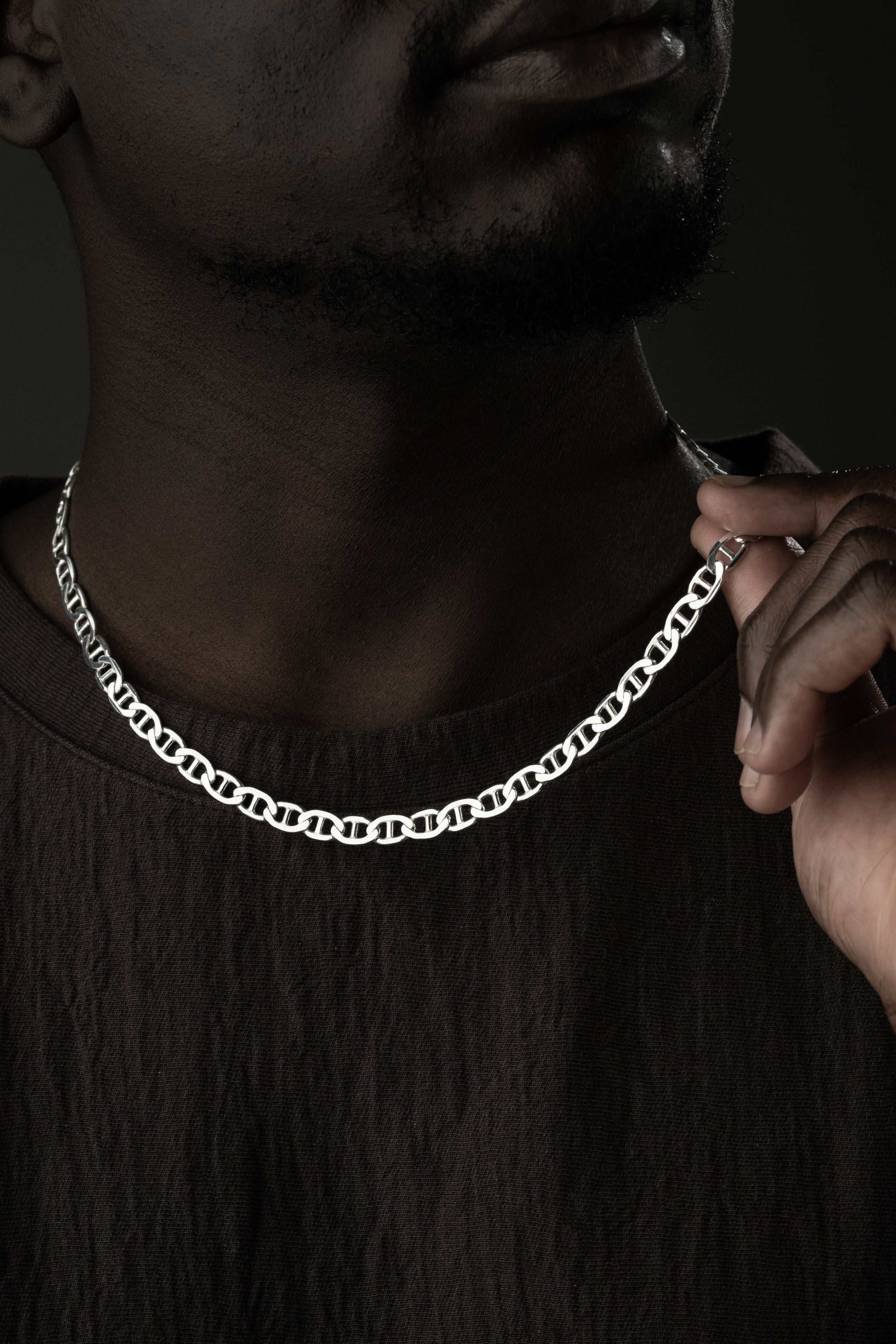 Cuban Link Halskette aus 925 Silber von Ketten Boss, Nahaufnahme der glänzenden, massiven Silberkette