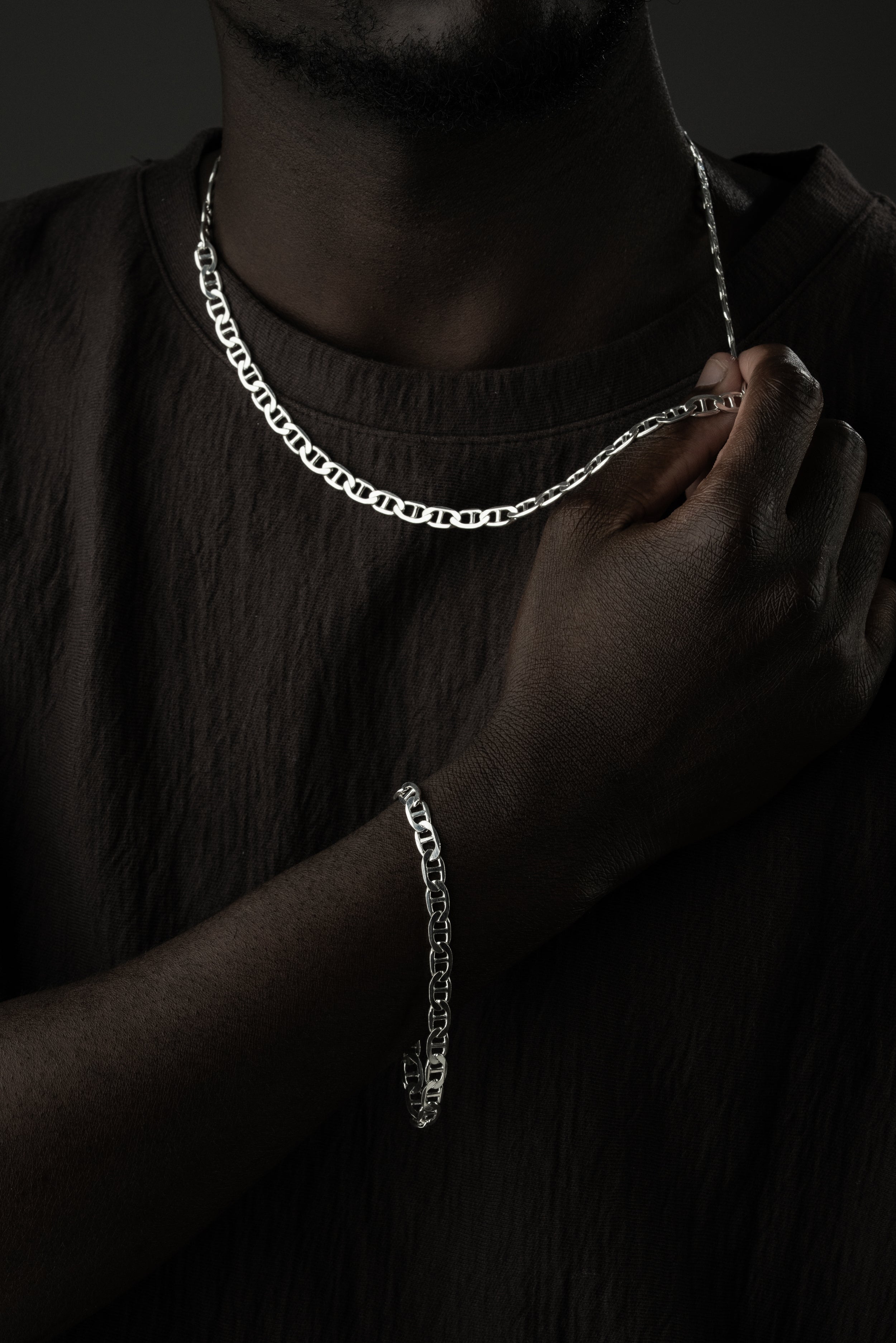 Cuban Link Set aus 925 Silber mit glänzendem Finish, von Ketten Boss, zeigt die detaillierte Kettenstruktur.
