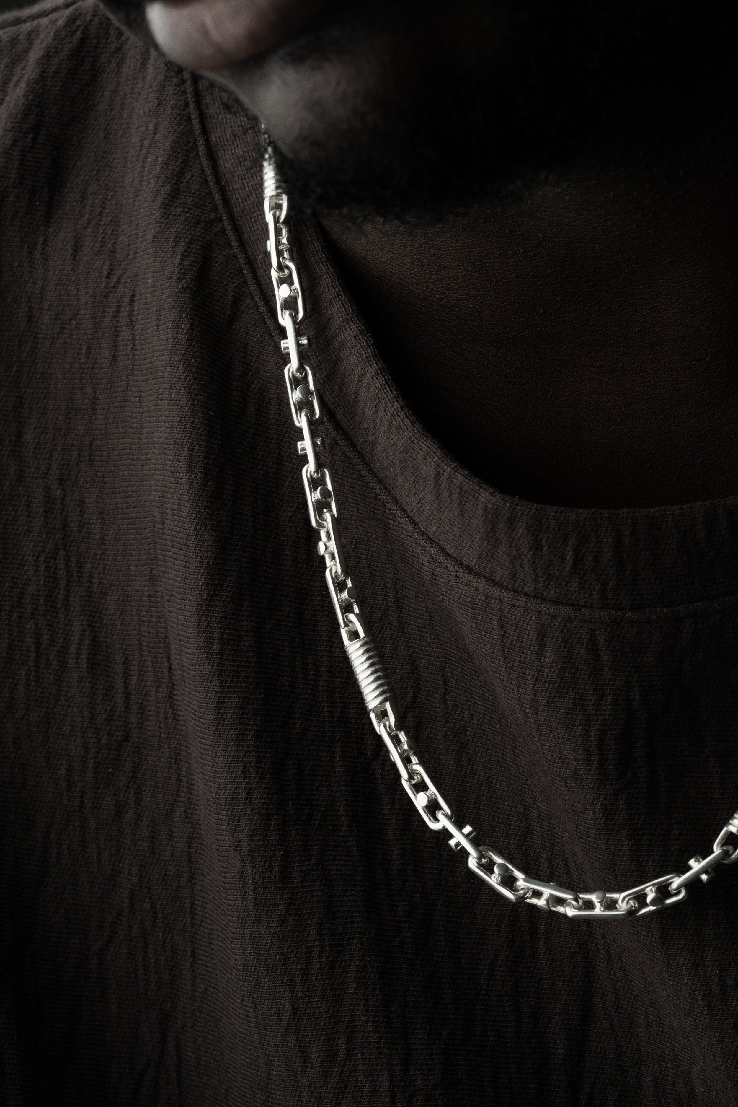 Montecarlo Kette aus 925 Silber von Ketten Boss, detailreiche und elegante Silberkette auf einem weißen Hintergrund