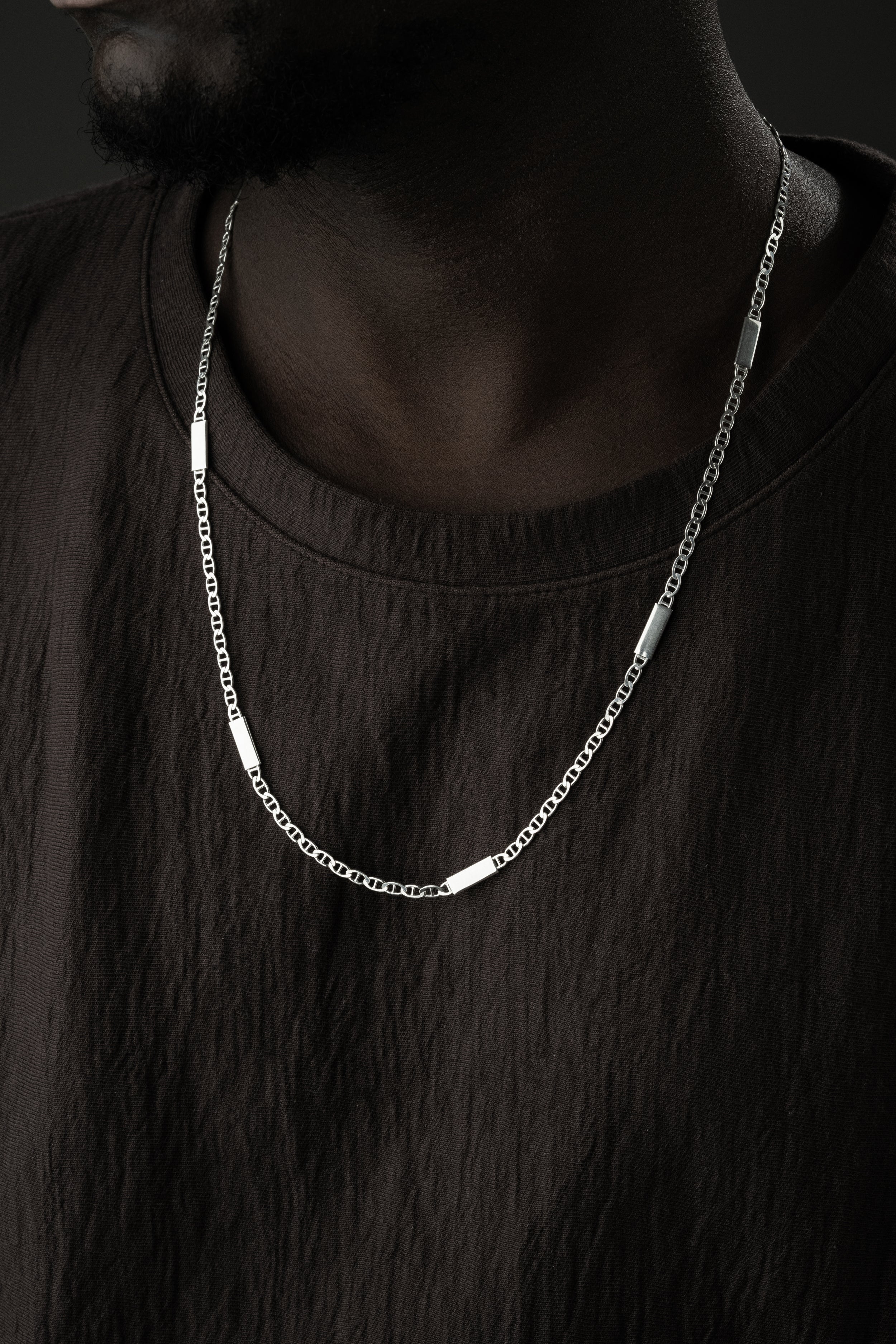 925 Silber Cuban Kette von Ketten Boss, Nahaufnahme der glänzenden, dickeren Silberkette mit kubanischem Design