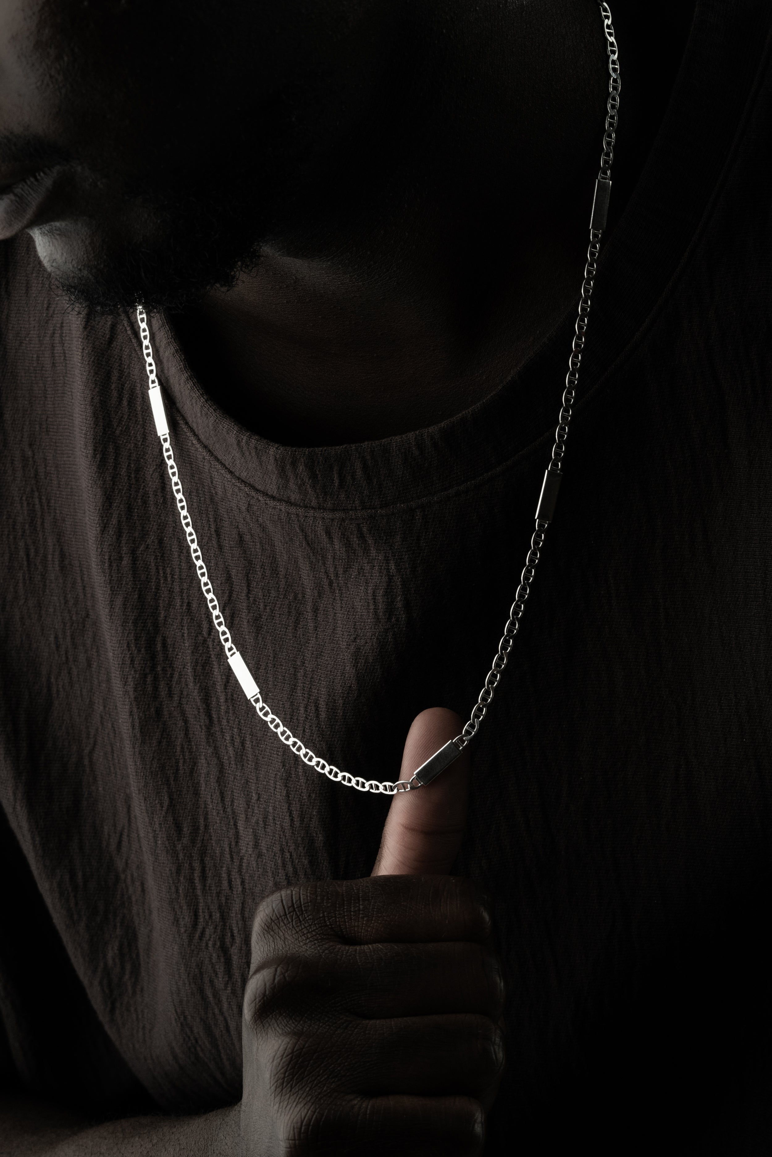 925 Silber Cuban Kette von Ketten Boss, Nahaufnahme der glänzenden, massiven Plattenkette aus Silber