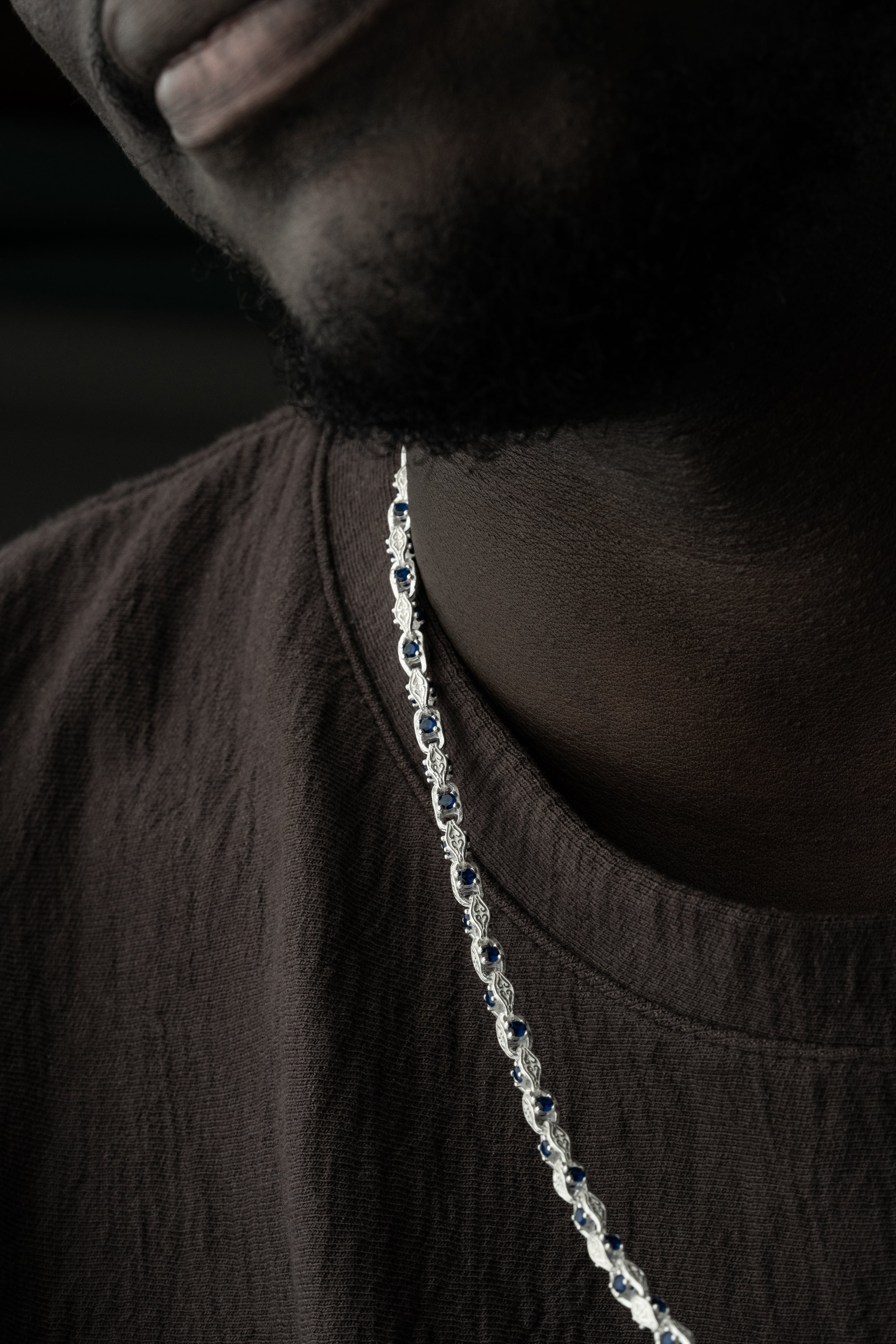 Anker Blue Diamond Halskette aus 925 Silber mit blauen Diamanten, elegante Schmuckkette von Ketten Boss.