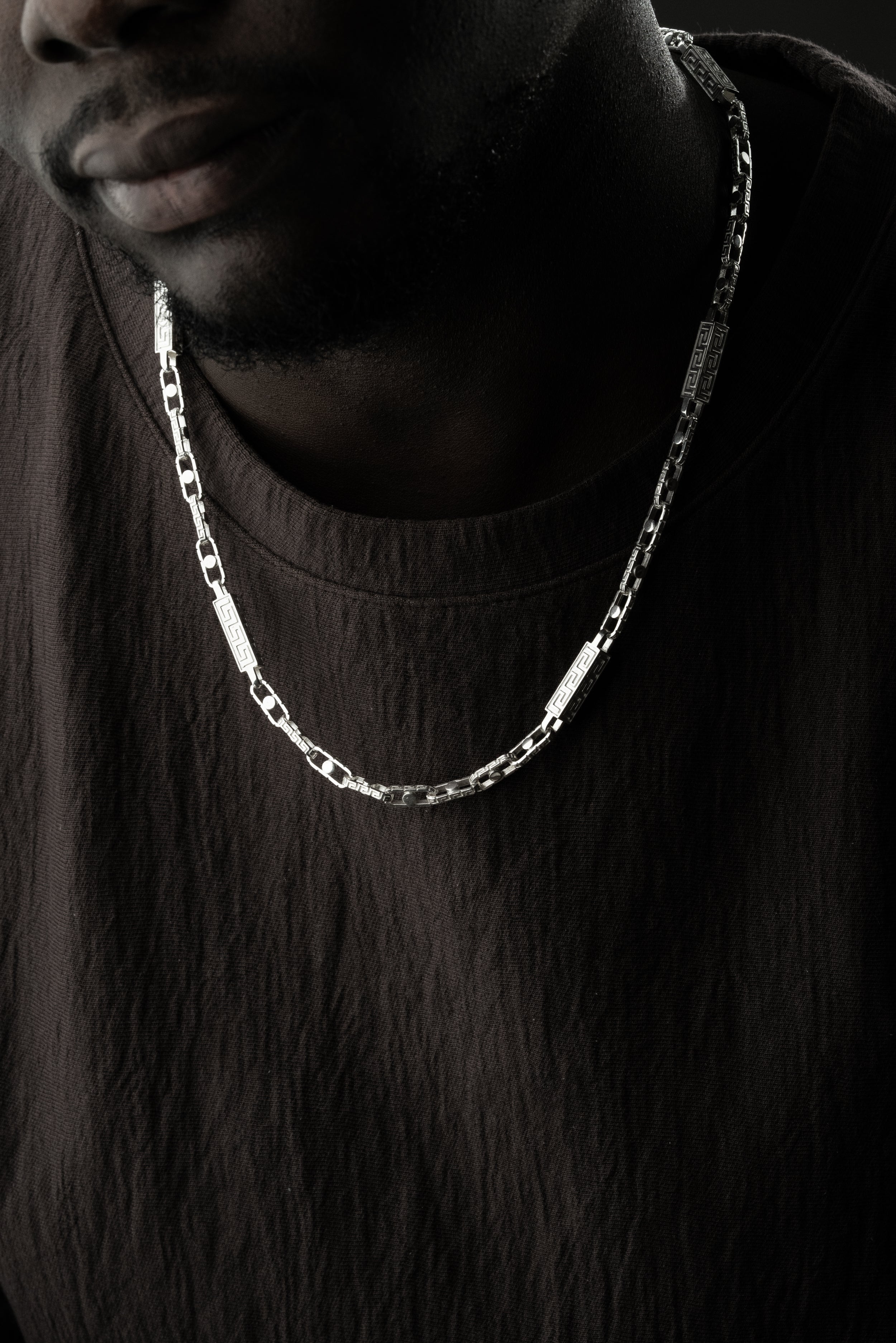 Silberne Papyros-Halskette aus 925 Silber von Ketten Boss, detailreiche Kettenkonstruktion, elegante Schmuckstück für Damen