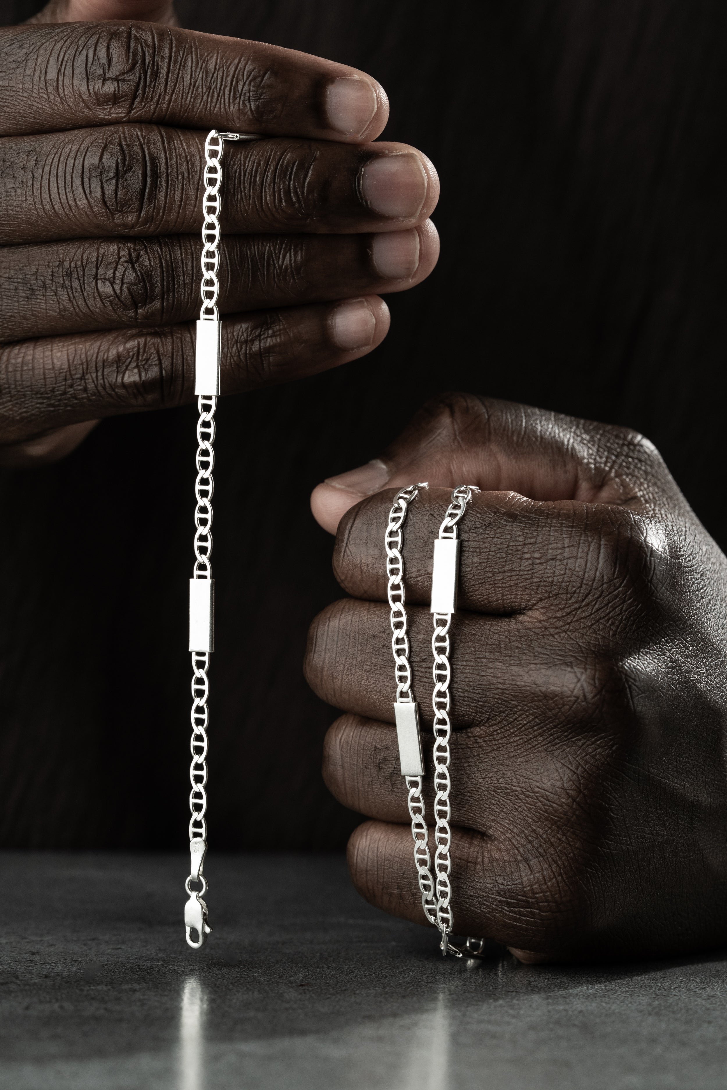 925 Silber Cuban Link Ketten-Set von Ketten Boss, stilvolle und robuste Halsketten aus Silber, Detailaufnahme der glänzenden Kettenglieder