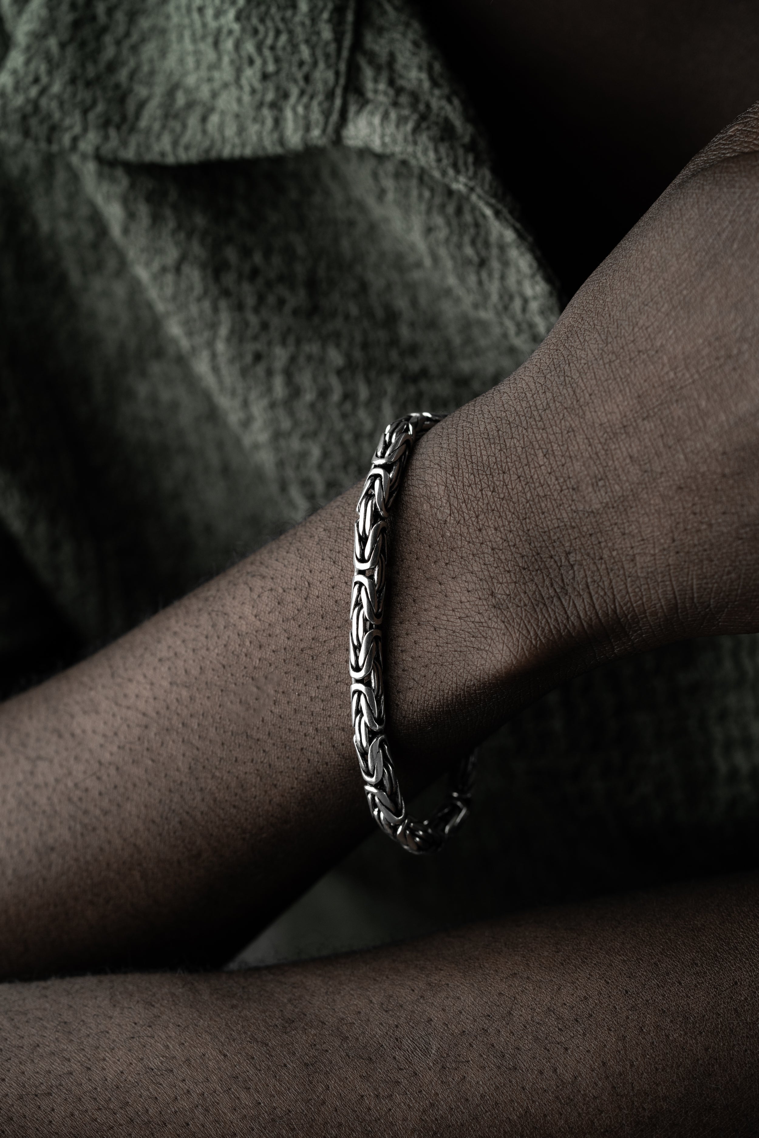 Oval oxidiertes Armband aus 925 Silber, Ketten Boss, feine 5mm Breite, elegantes Schmuckstück für Damen.