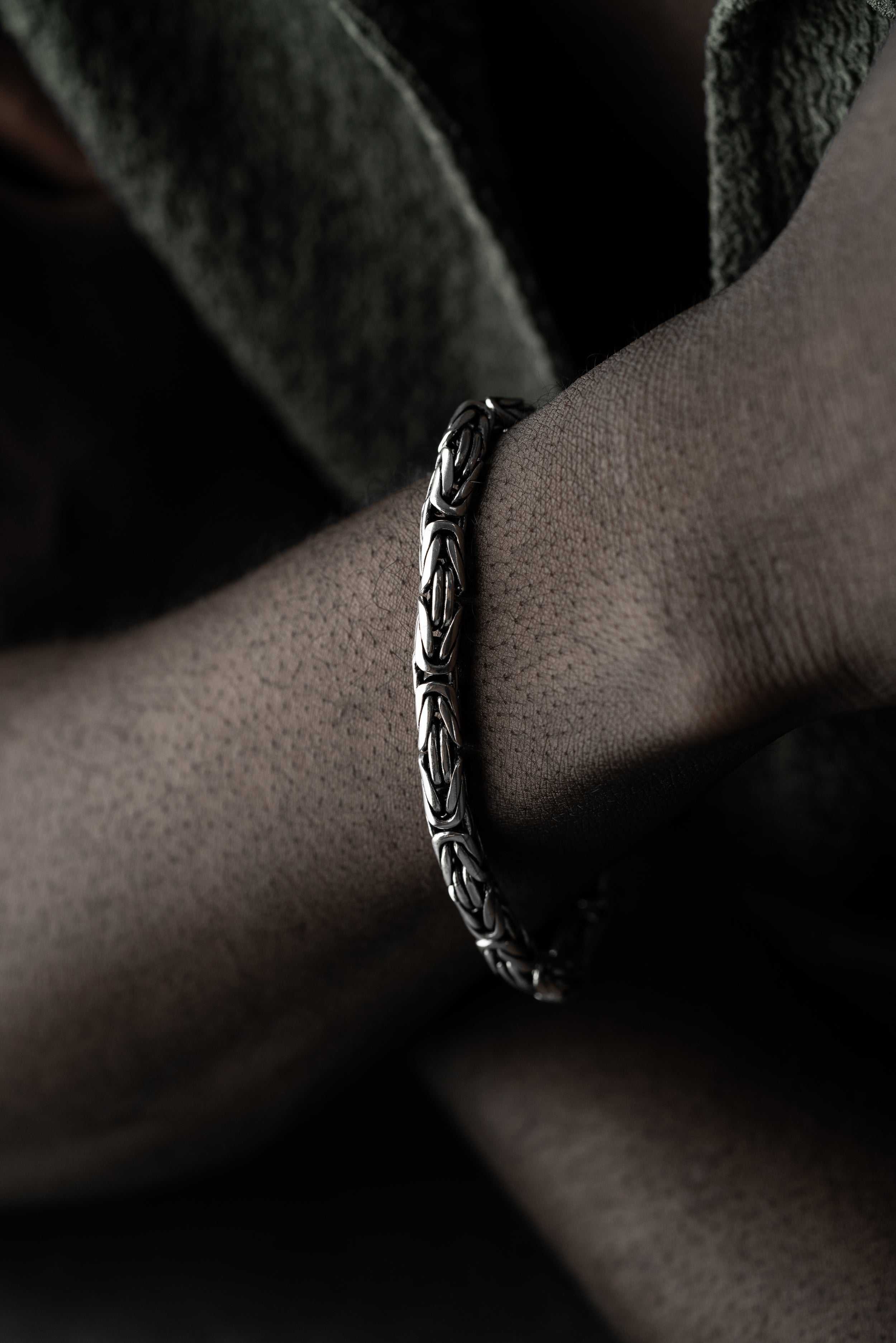 Oval oxidiertes Silberarmband 5 mm von Ketten Boss, 925 Silber, detailreiche Oberfläche und handgefertigtes Design