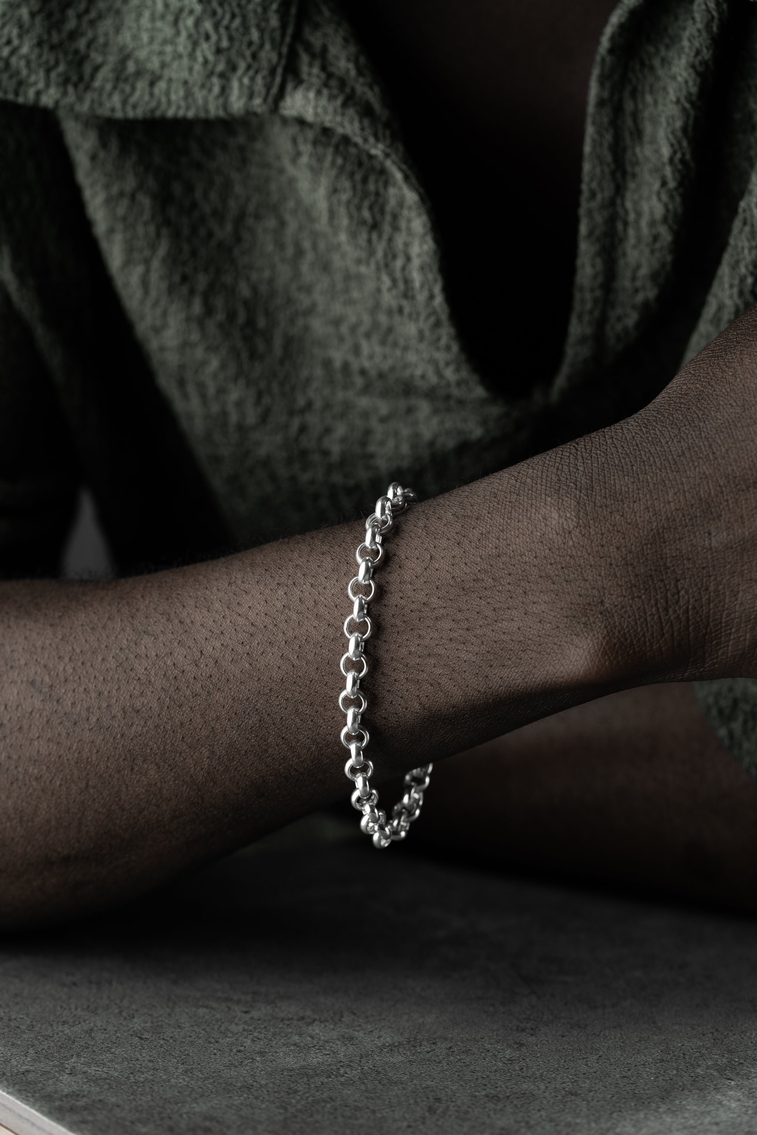 Grobes 5mm Silberarmband von BIG DOCH, aus 925er Sterlingsilber, mit schlichter, robuster Optik und Ketten Boss Marke