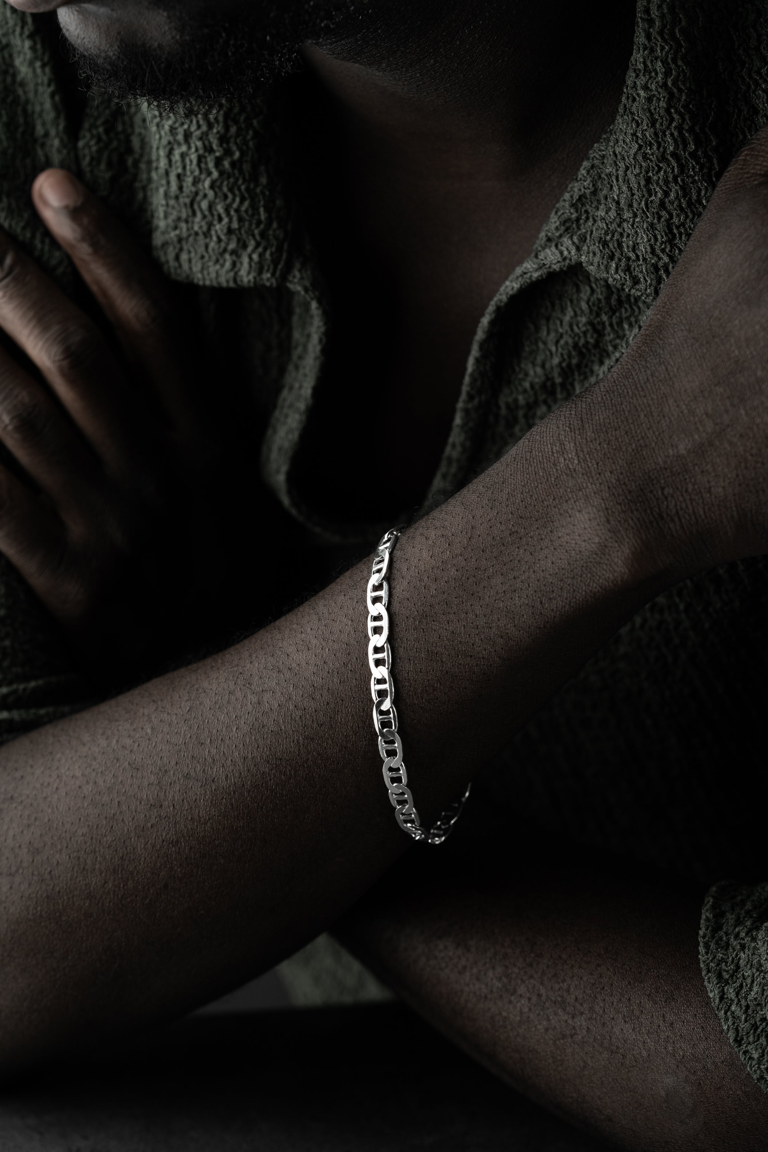 Cuban Link Armband 6mm aus 925 Silber von Ketten Boss, glänzendes silbernes Armband mit kubanischer Gliederkette.