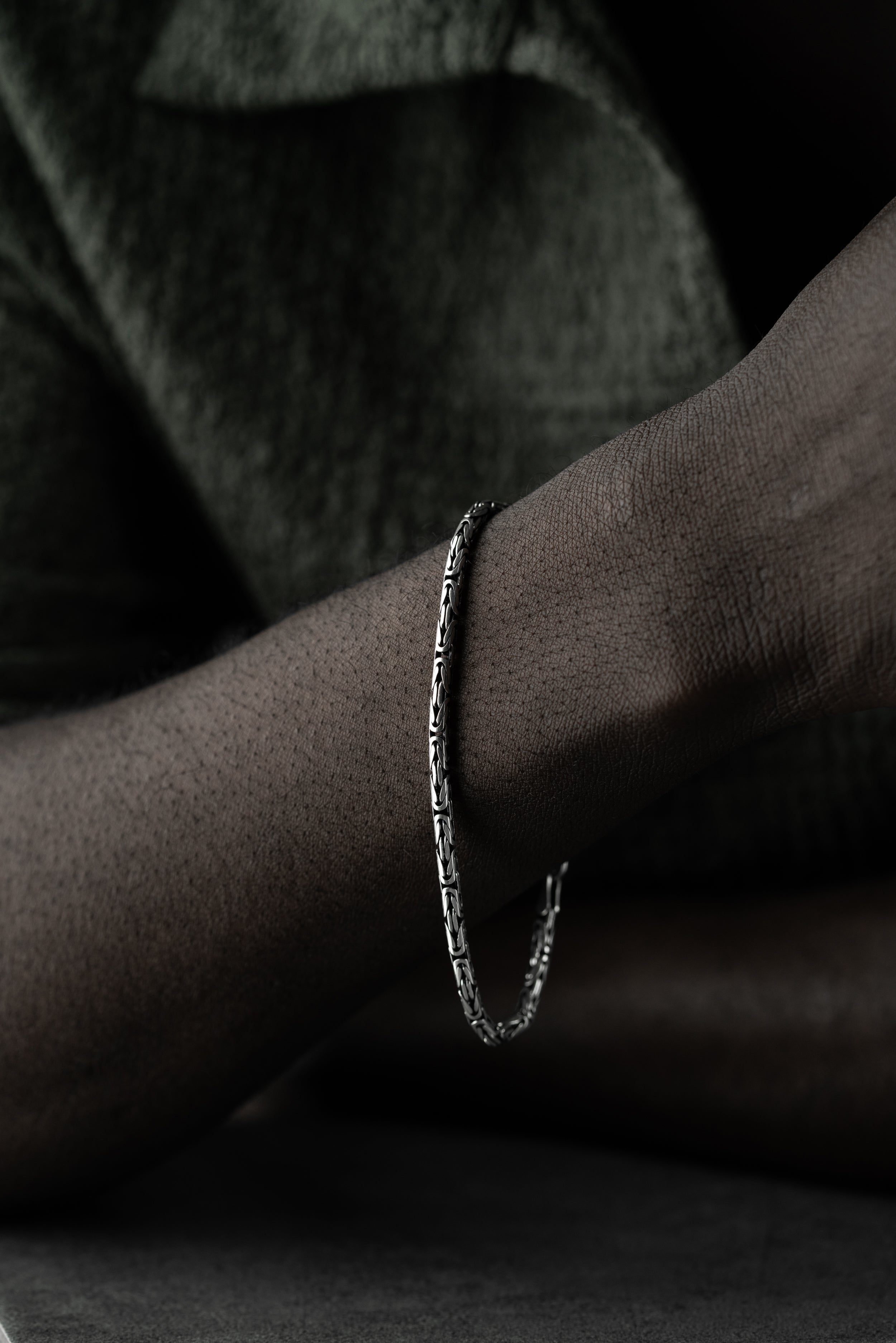 Oval oxidiertes Silberarmband 3mm von Ketten Boss, 925 Silber, edles Schmuckstück mit feinem Design.