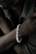 Massives 8mm K&aumlfigarmband aus 925 Silber von Ketten Boss, detaillierte Textur und elegantes Design sichtbar