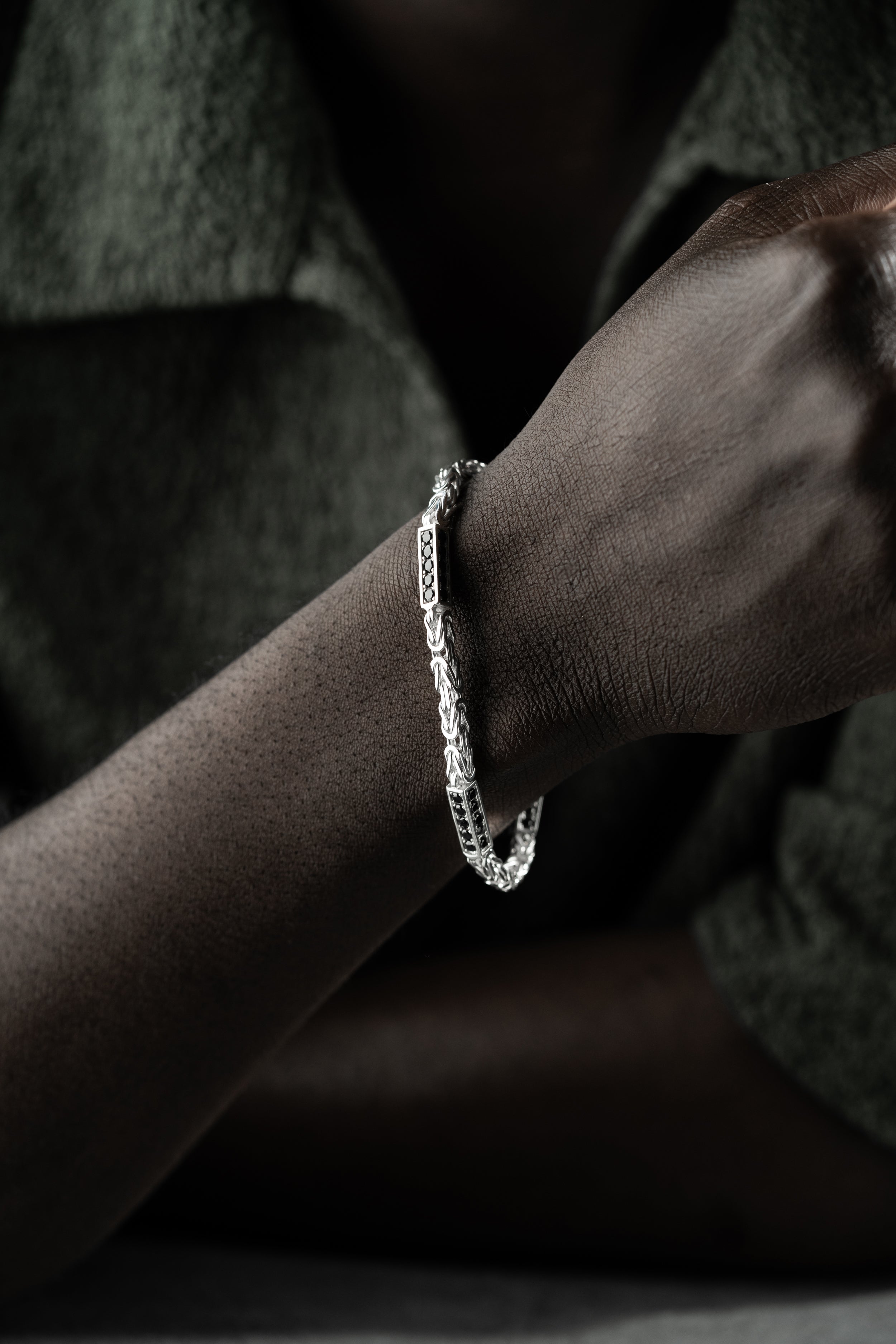 Königsarmband aus 925er Silber mit schwarzen Strasssteinen, 5 mm breit, von Ketten Boss, elegante Schmuckarmband für Damen