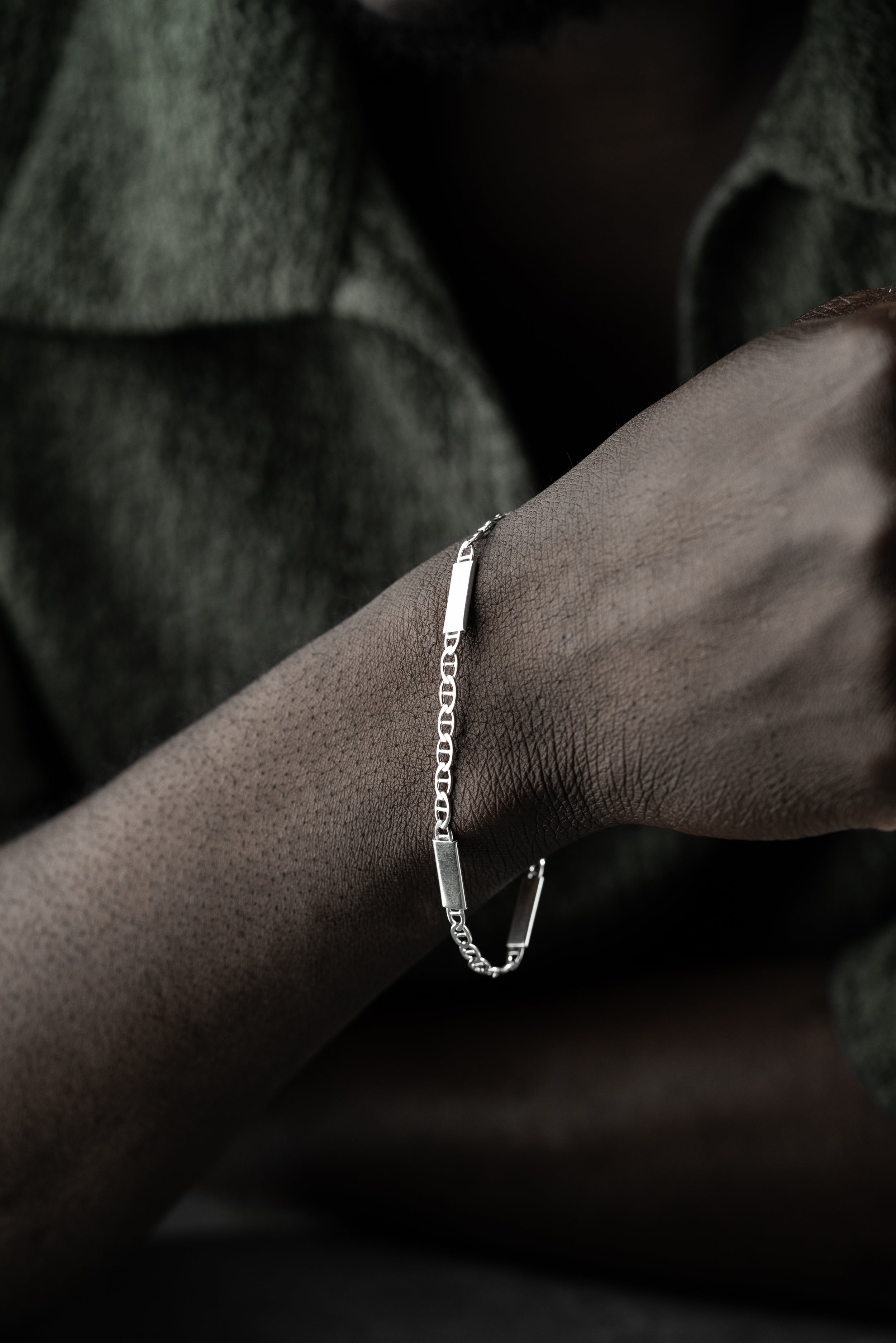 925 Silber Cuban Link Armband 4mm von Ketten Boss, elegantes Schmuckstück mit robustem Design, auf dem Bild sichtbar.