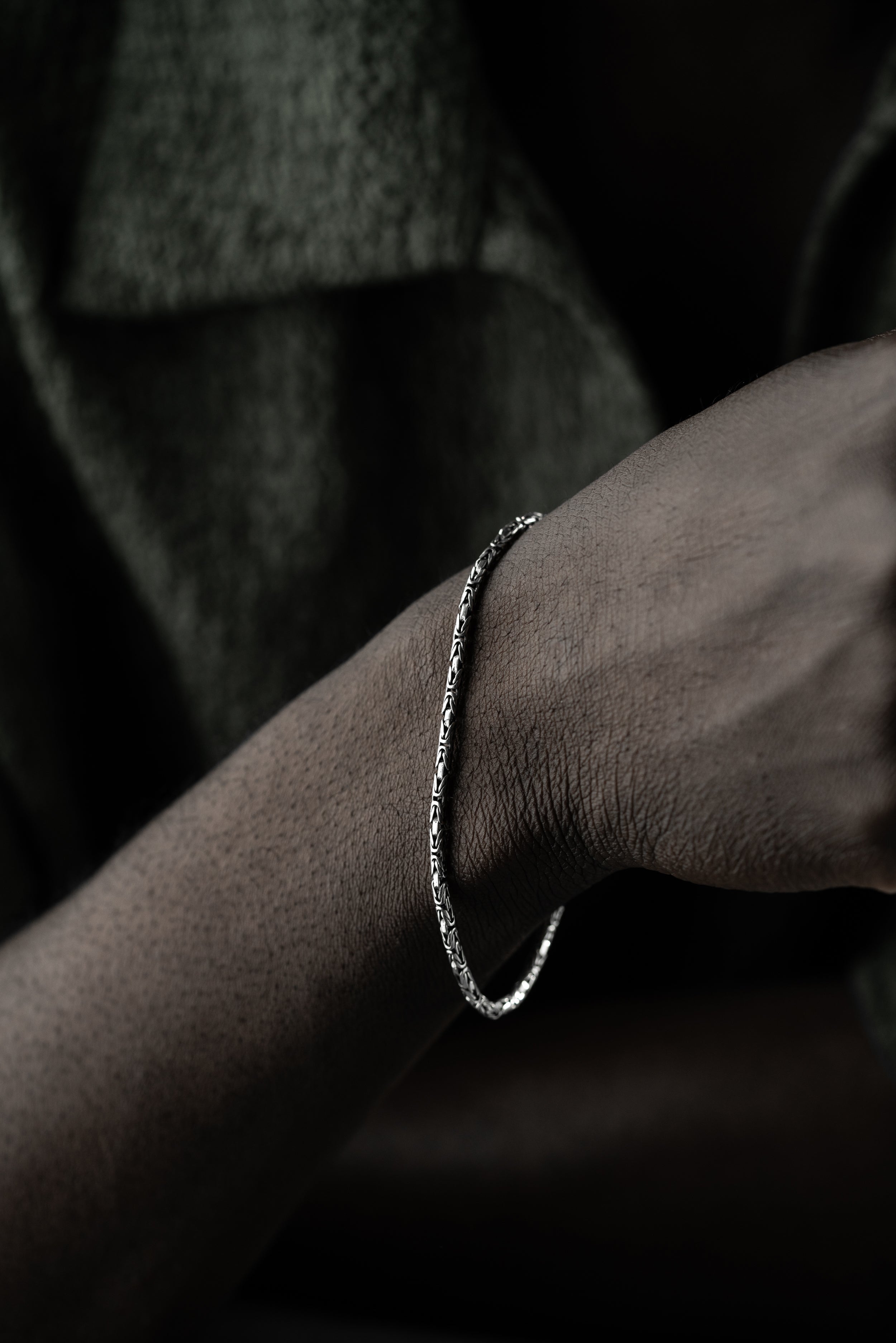 Ovales Silberarmband 2,5 mm von Ketten Boss aus 925er Sterlingsilber, fein gearbeiteter Schmuck, Nahaufnahme