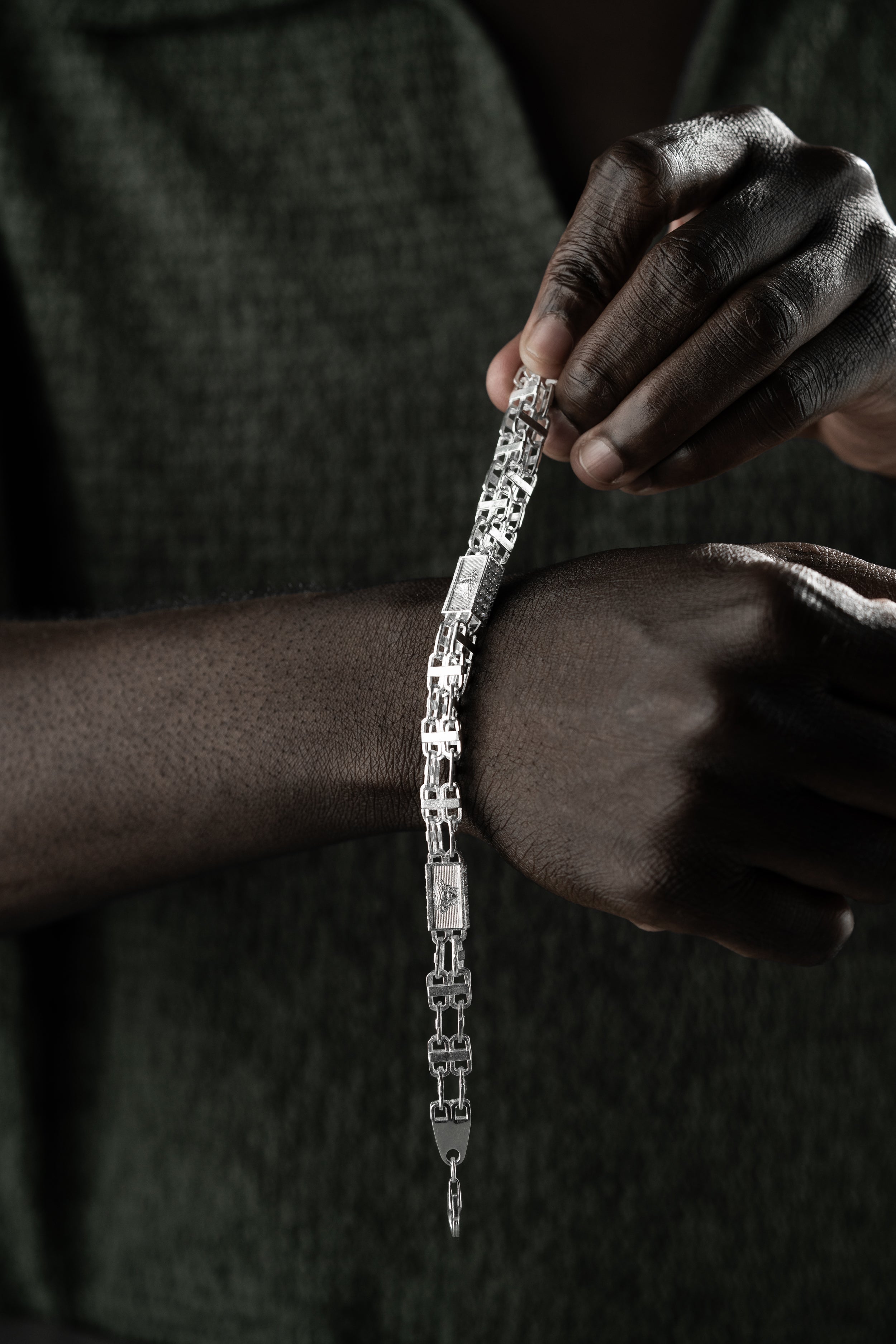 Grobes BIG KÄFIG Armband aus 925 Silber, handgefertigt, mit detailliertem Ketten-Design, von Ketten Boss.
